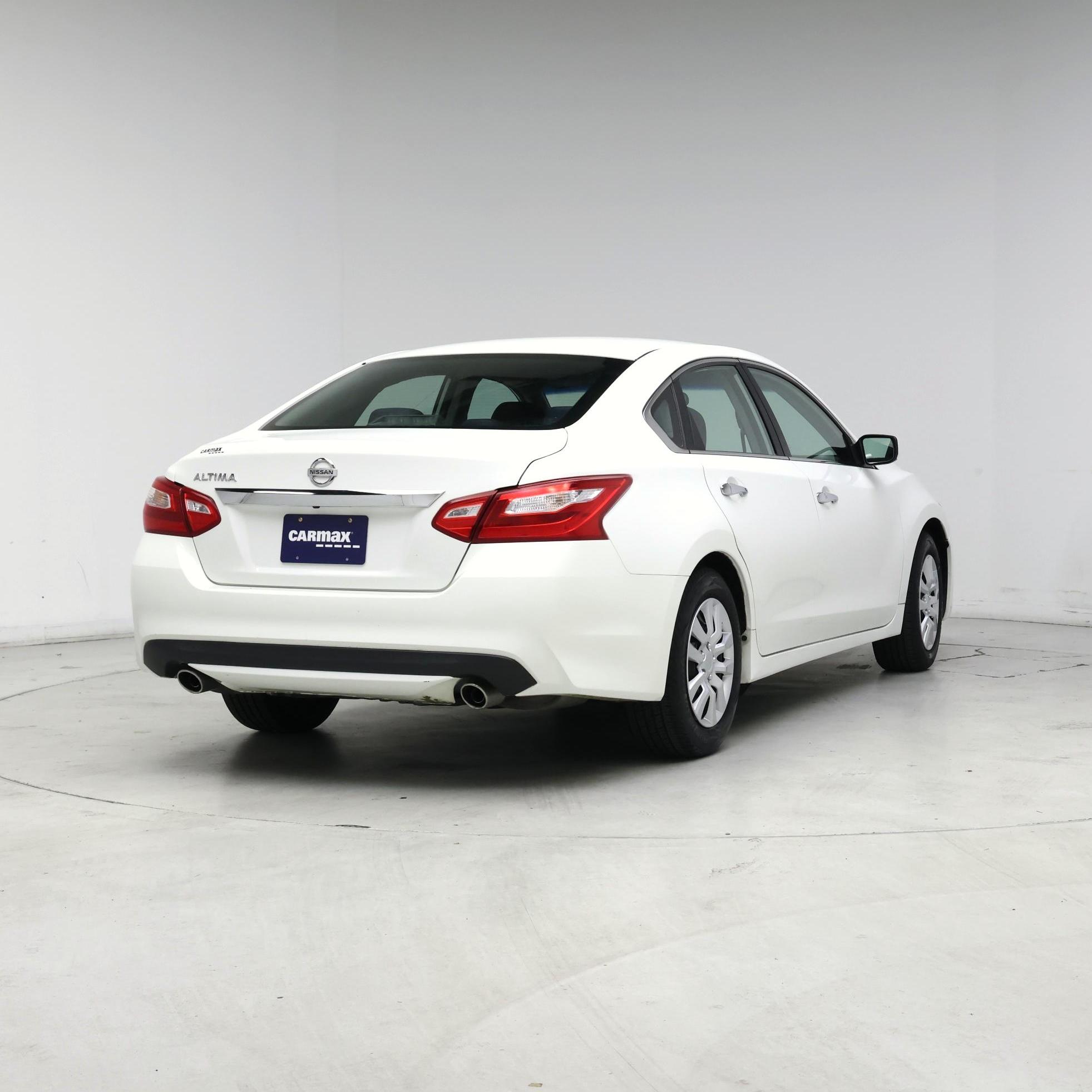 Thumbnail: 2016 Nissan Altima - 8