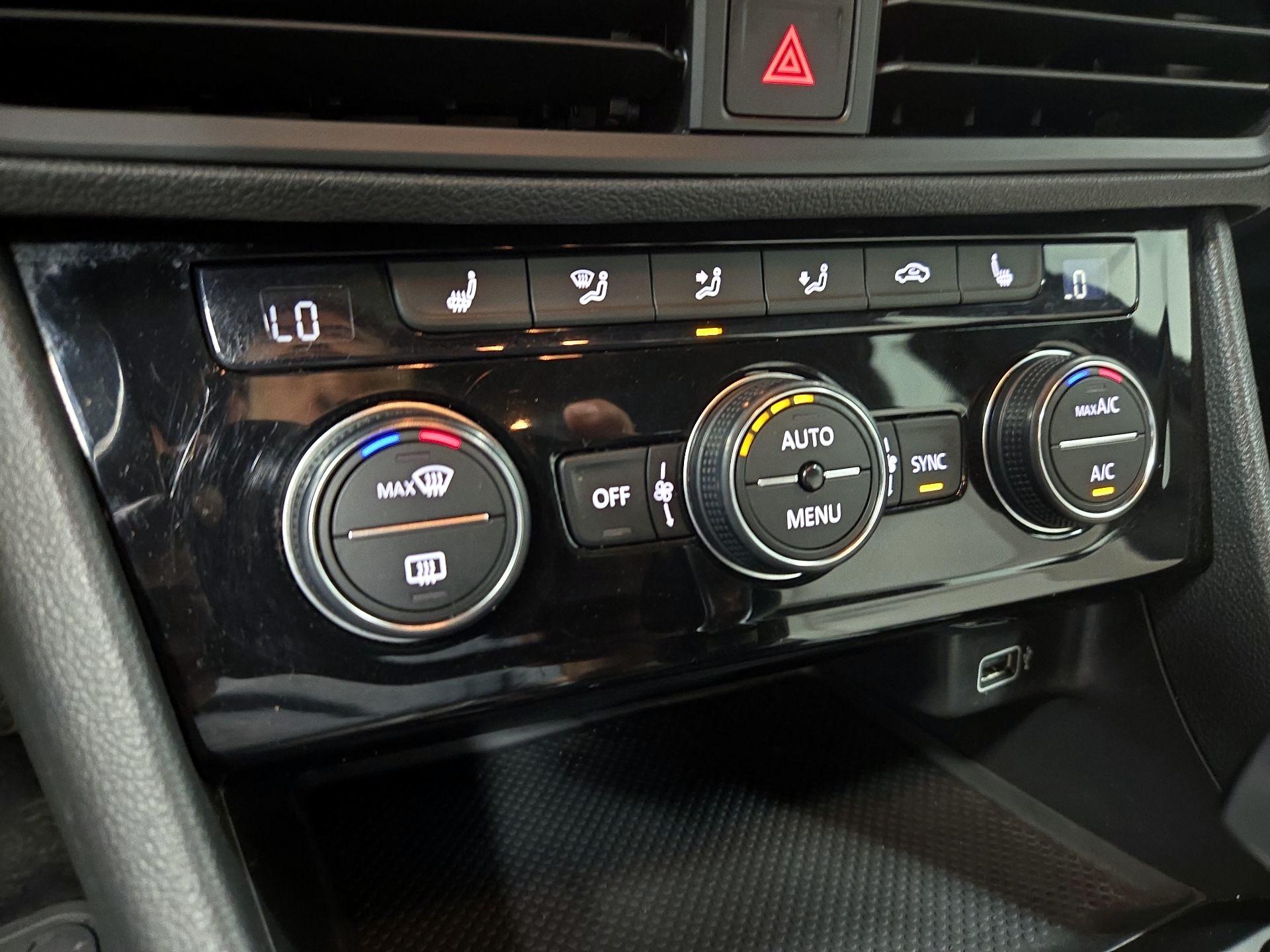 Thumbnail: 2019 Volkswagen Jetta - 16