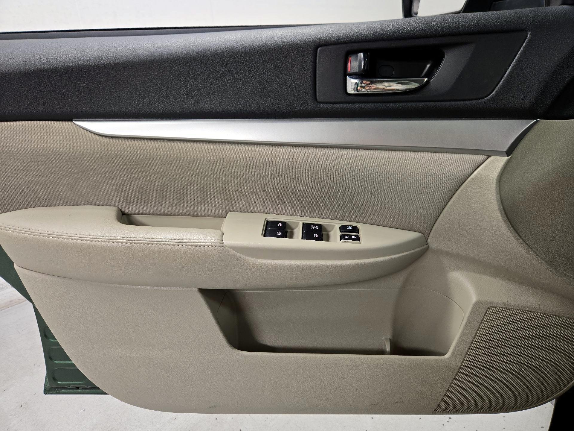 Thumbnail: 2014 Subaru Outback - 12