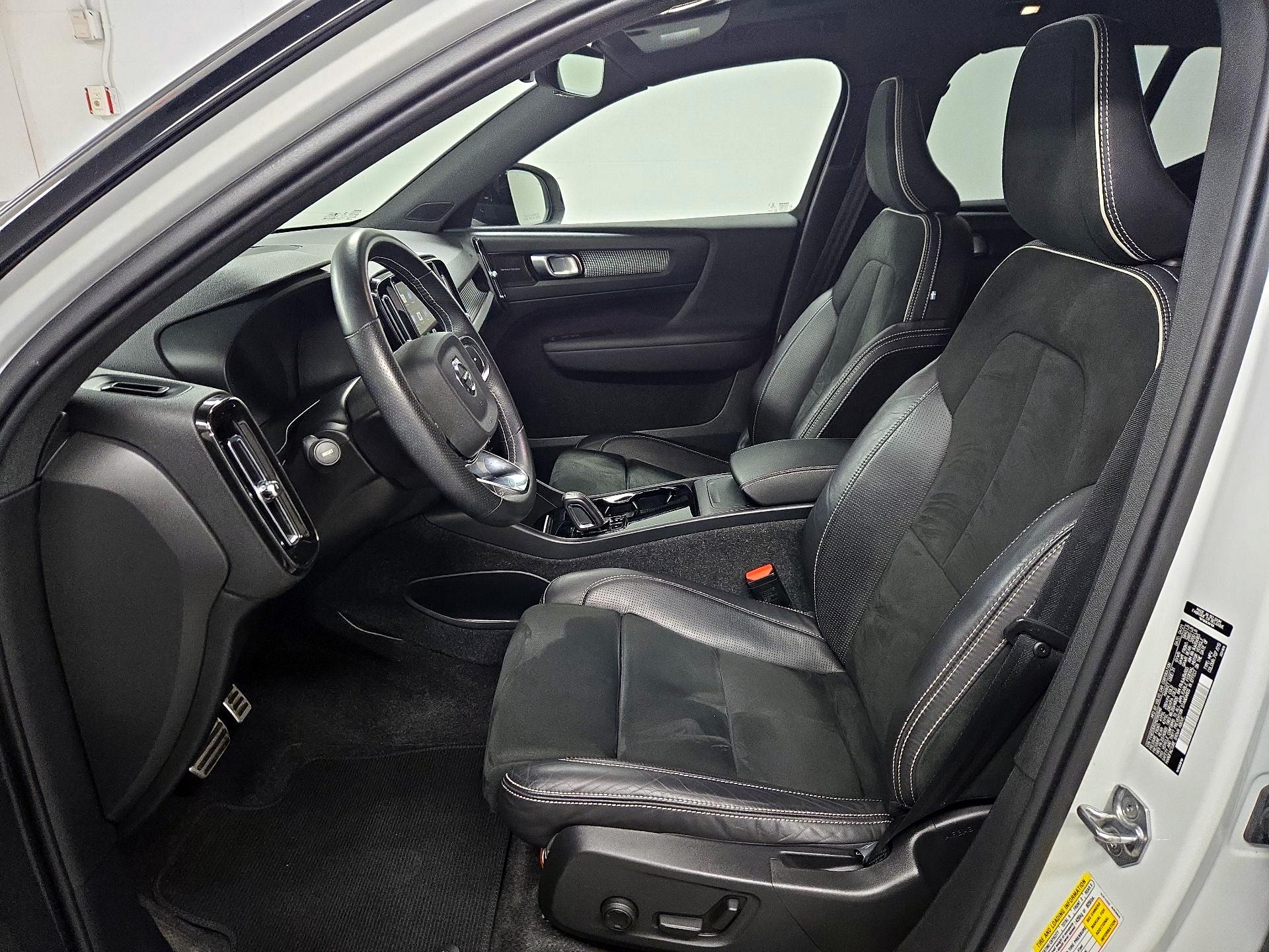 Thumbnail: 2021 Volvo XC40 - 11