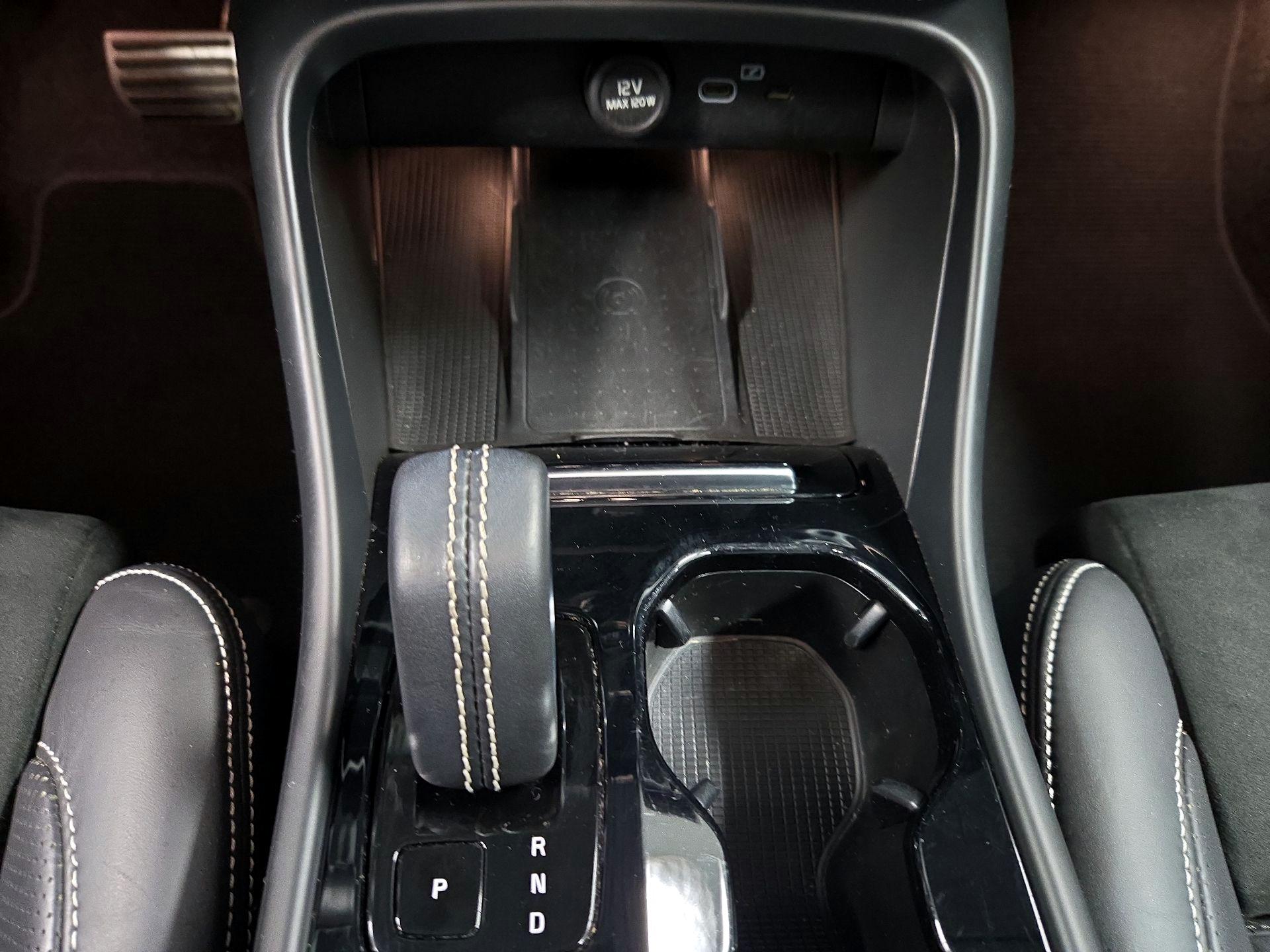 Thumbnail: 2021 Volvo XC40 - 17