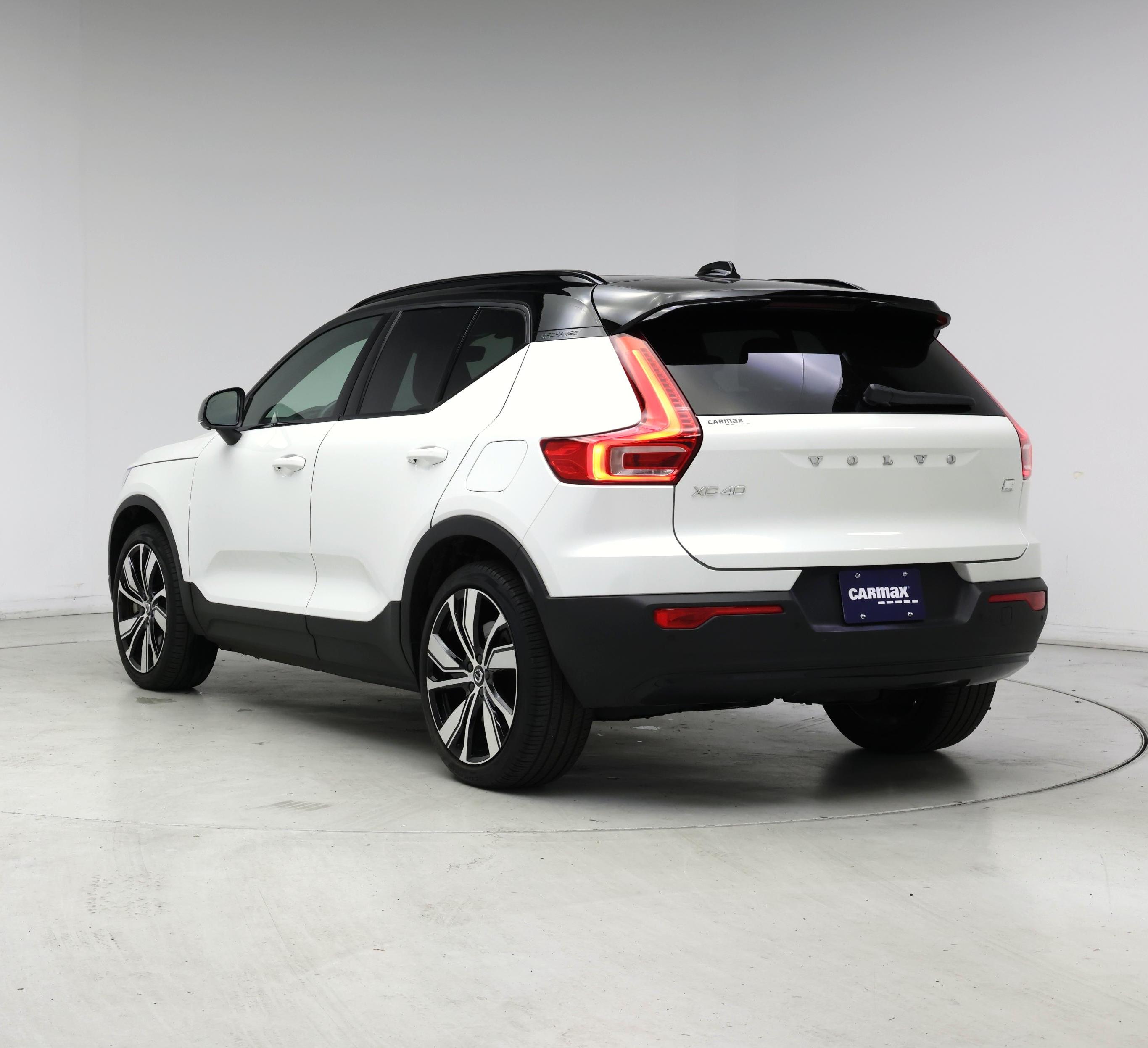 Thumbnail: 2021 Volvo XC40 - 2
