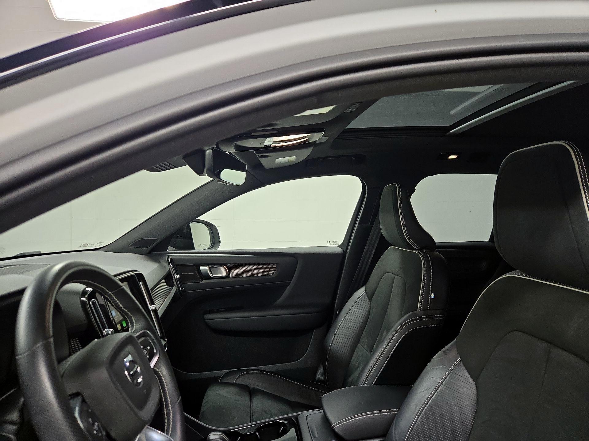 Thumbnail: 2021 Volvo XC40 - 19