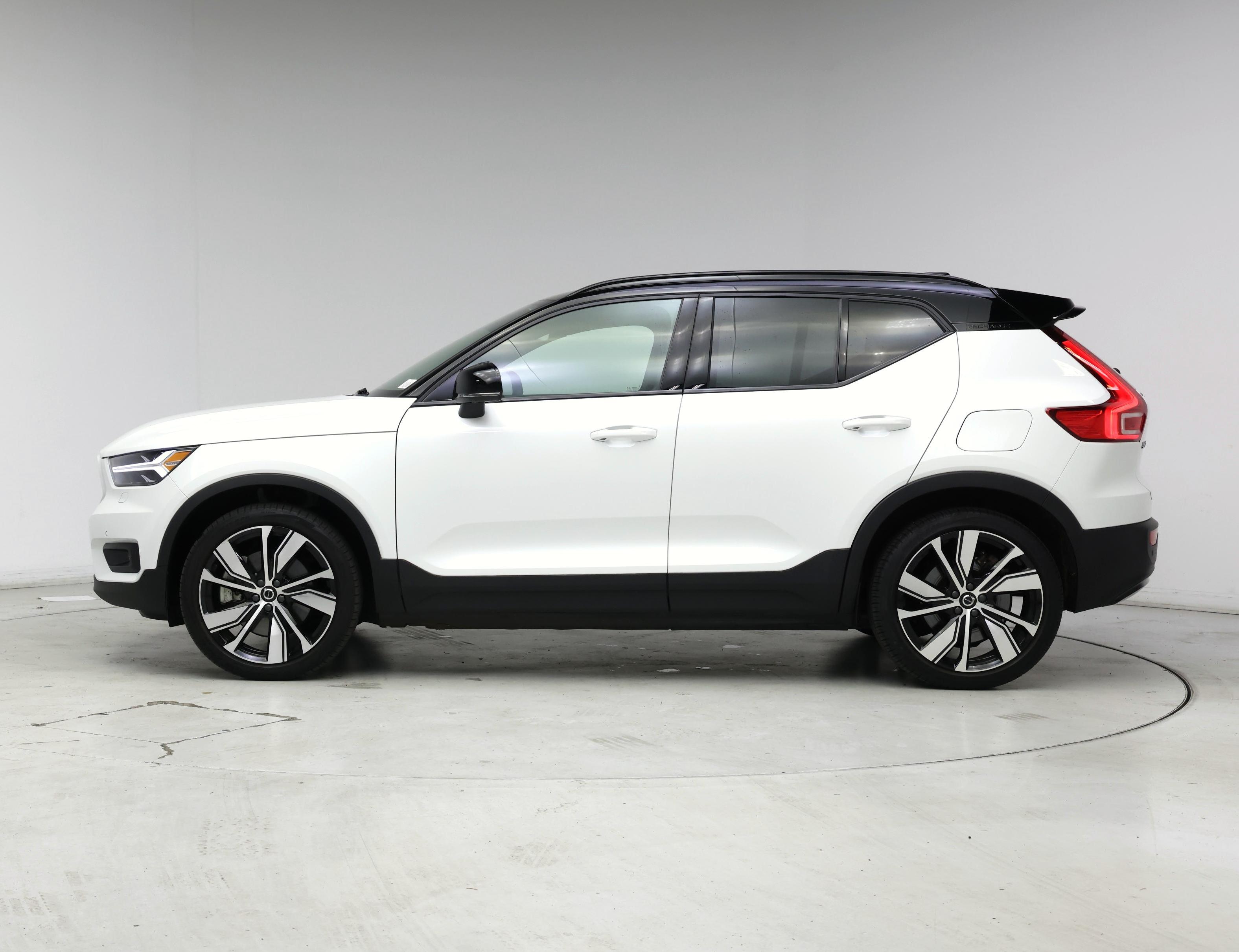 Thumbnail: 2021 Volvo XC40 - 3