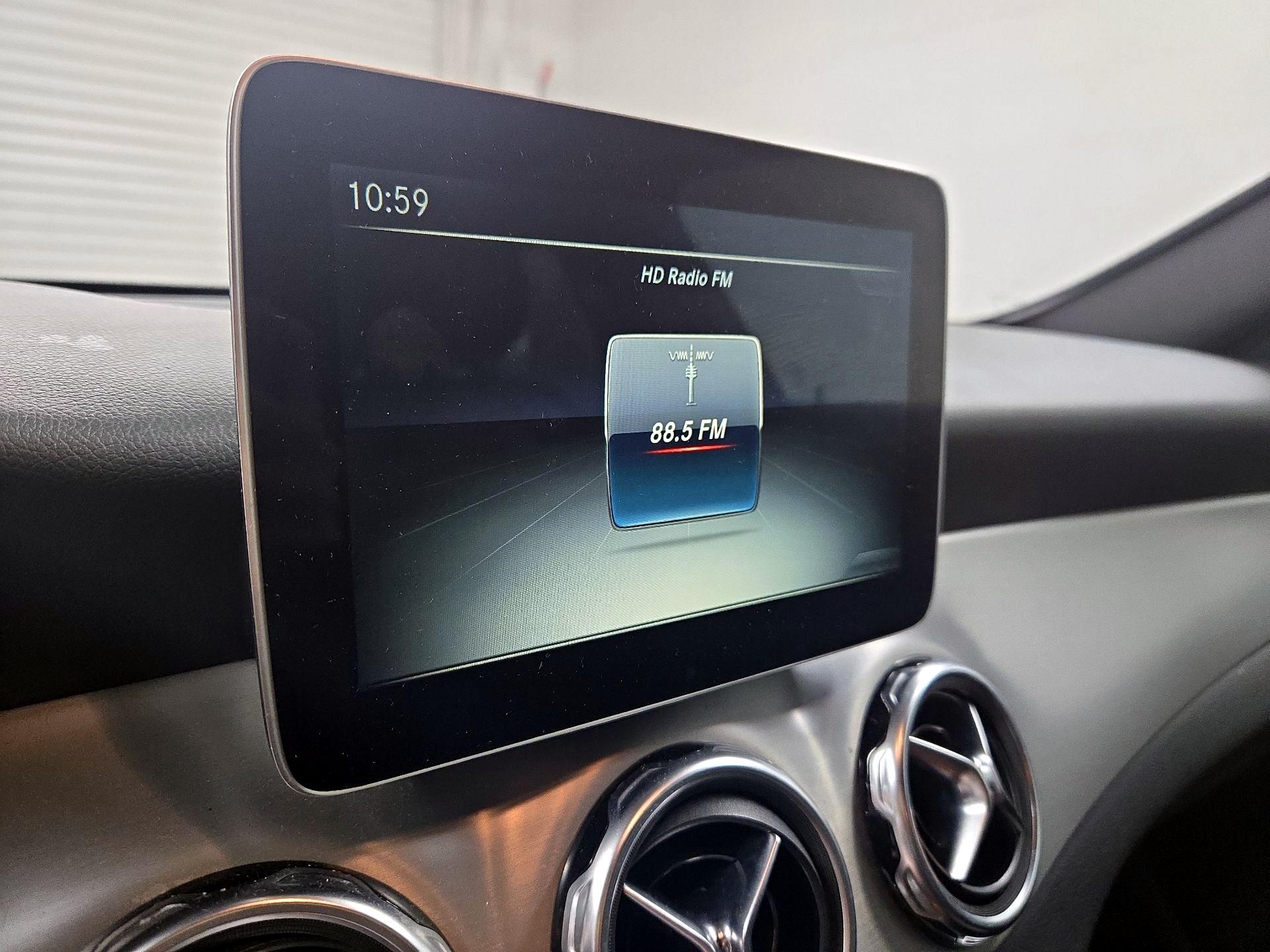 Thumbnail: 2018 Mercedes-Benz GLA - 16