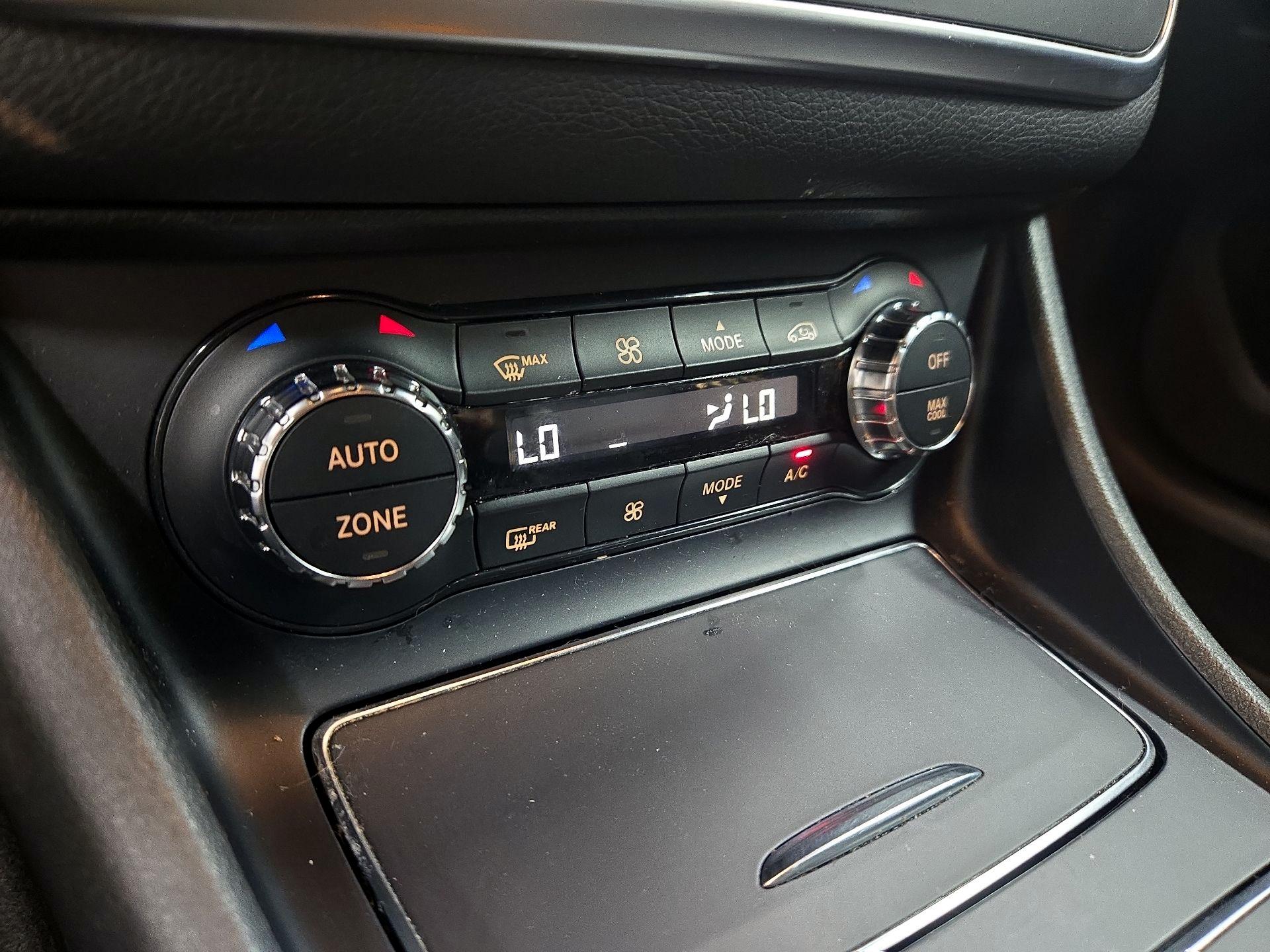 Thumbnail: 2018 Mercedes-Benz GLA - 17