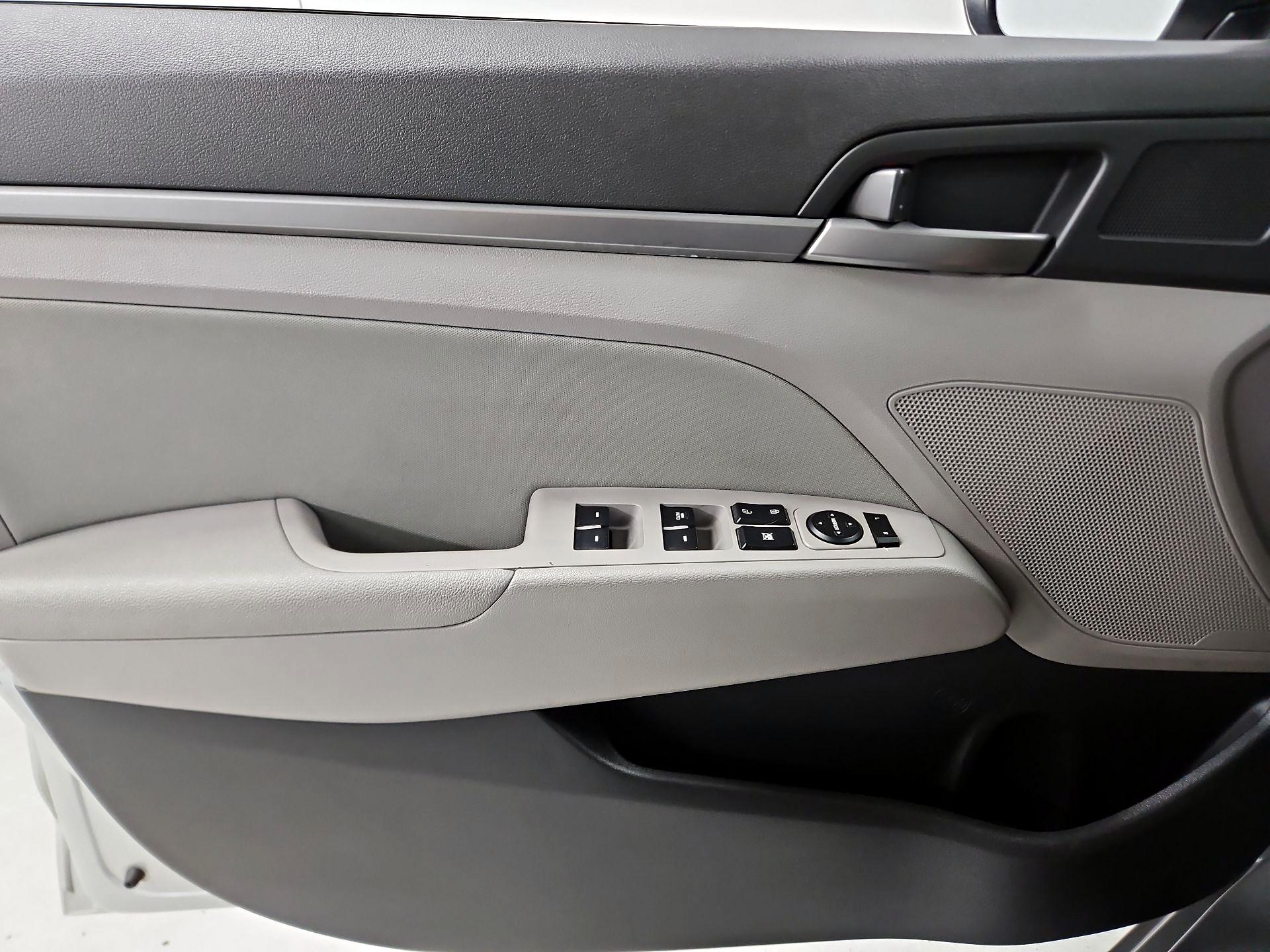 Thumbnail: 2018 Hyundai Elantra - 12