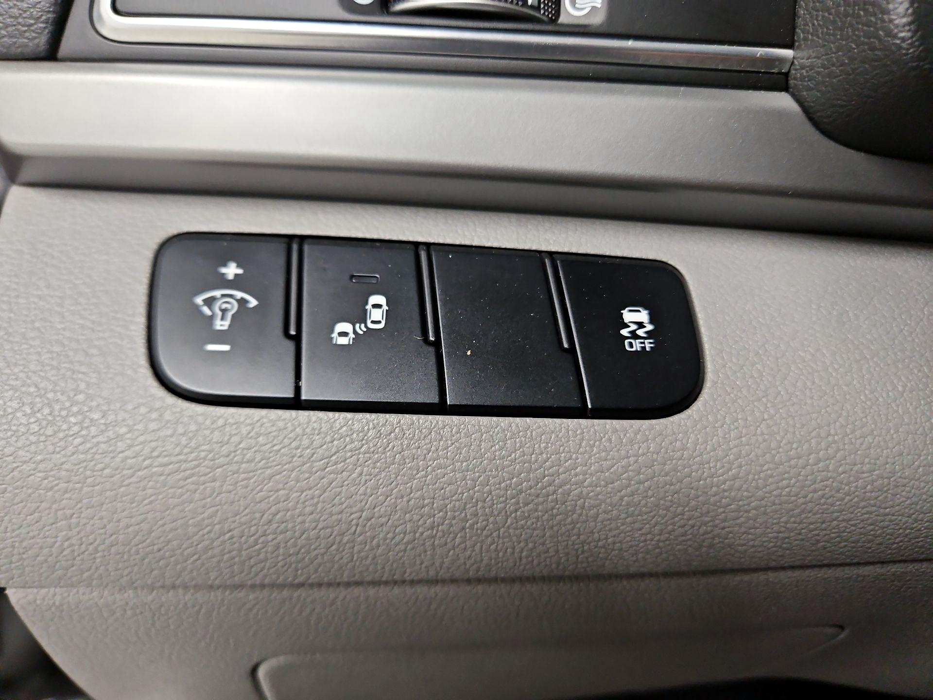 Thumbnail: 2018 Hyundai Elantra - 13