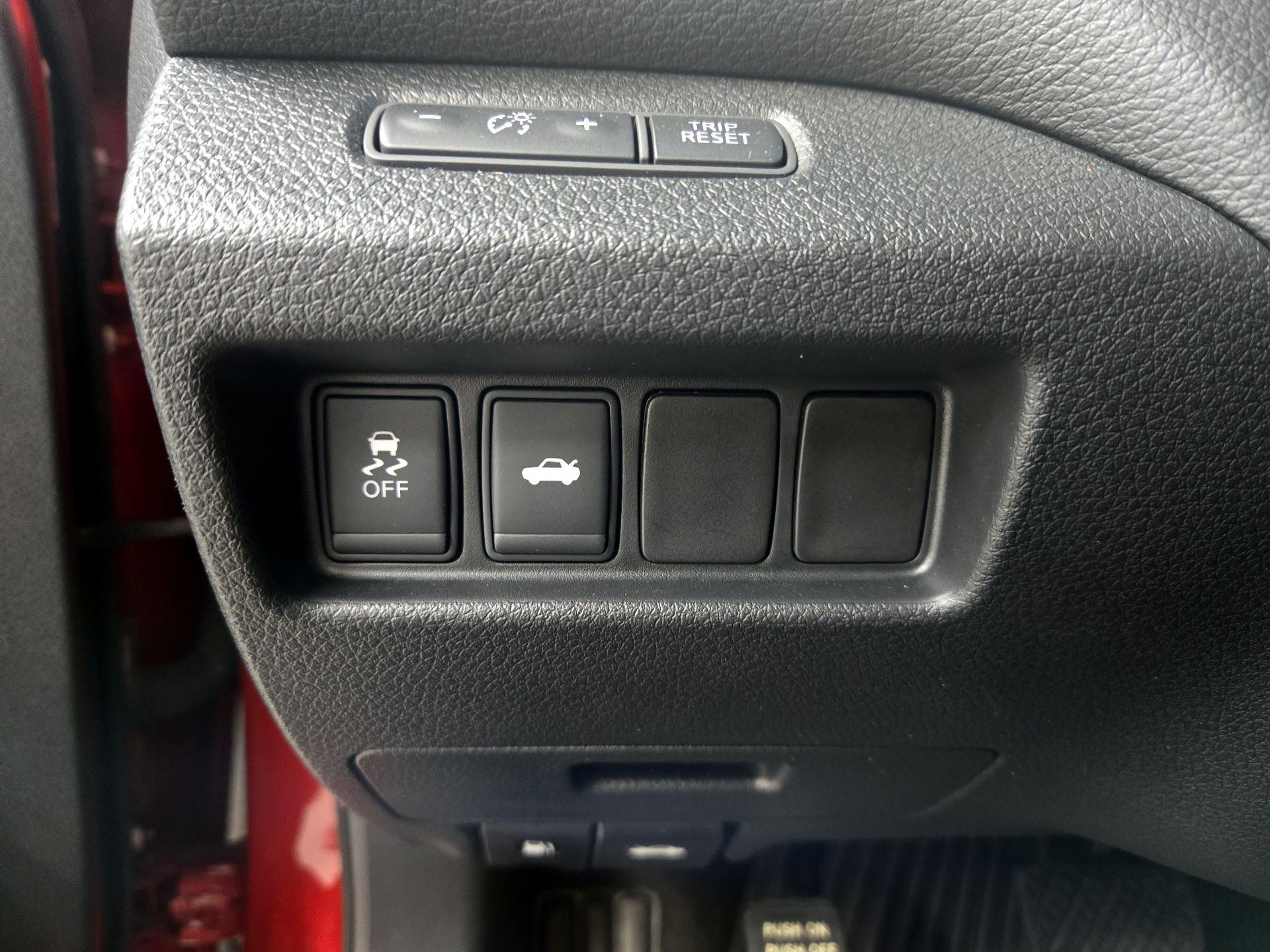 Thumbnail: 2015 Nissan Altima - 13