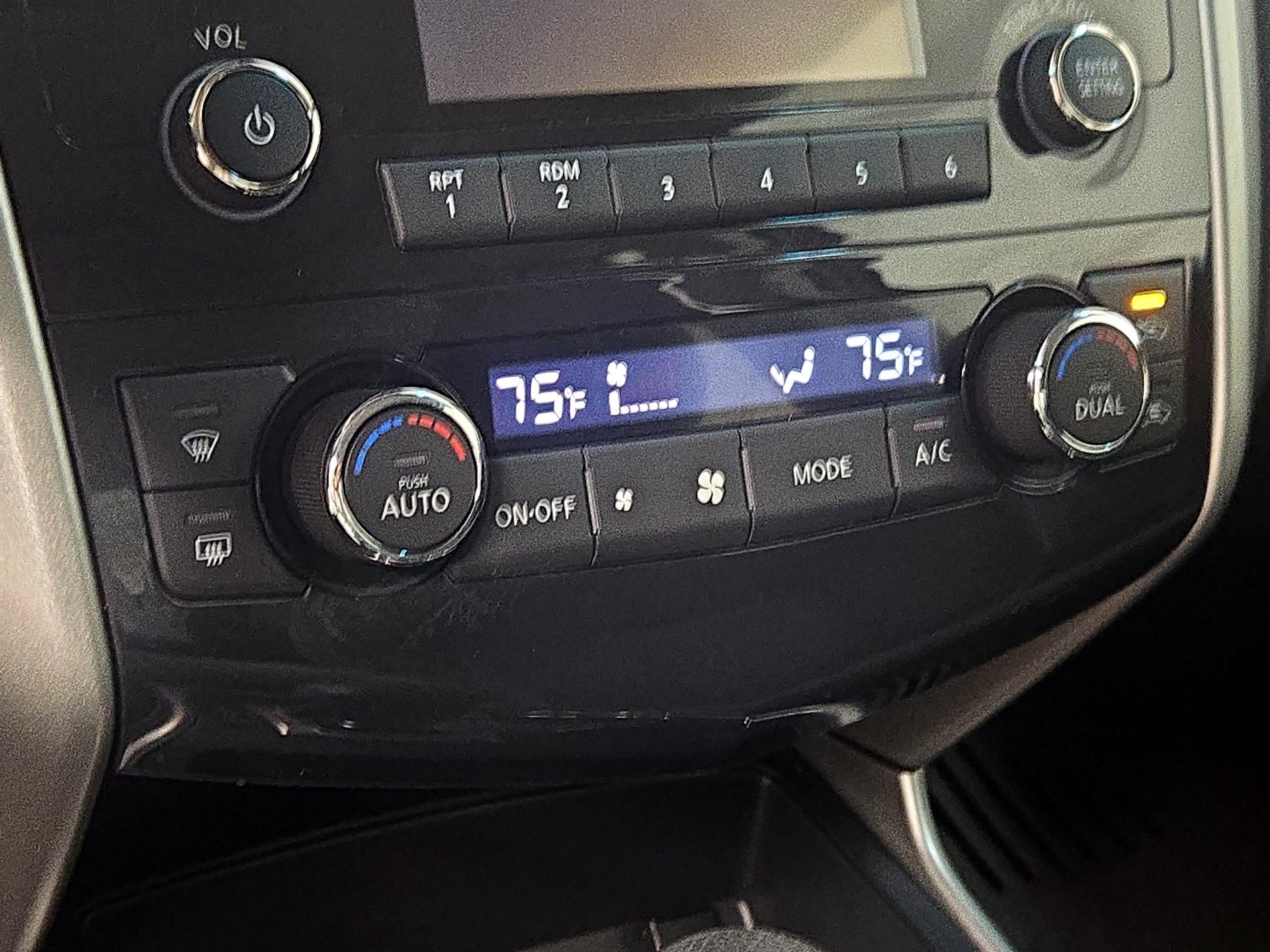 Thumbnail: 2015 Nissan Altima - 16