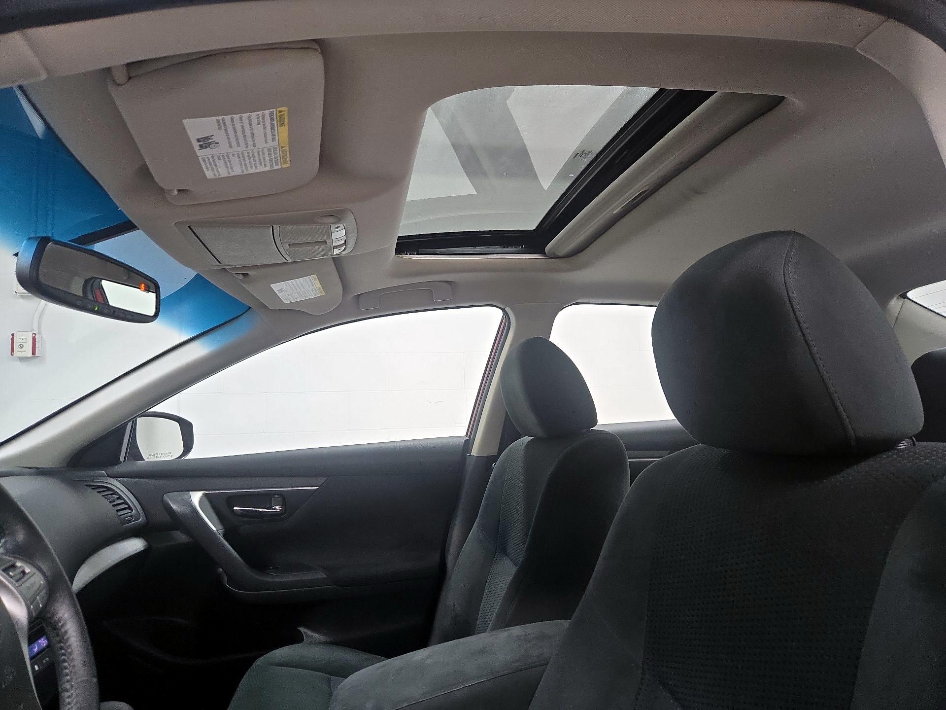 Thumbnail: 2015 Nissan Altima - 19
