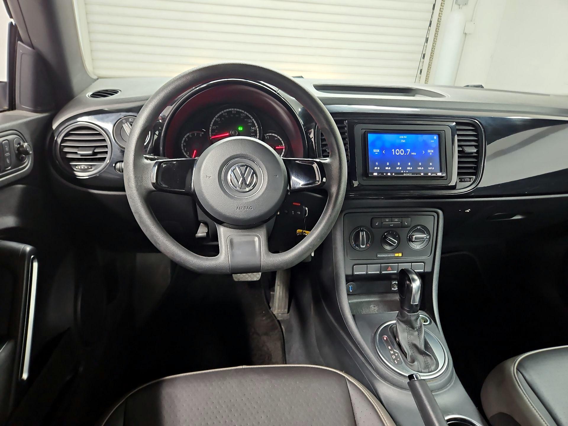 Thumbnail: 2015 Volkswagen Beetle - 10