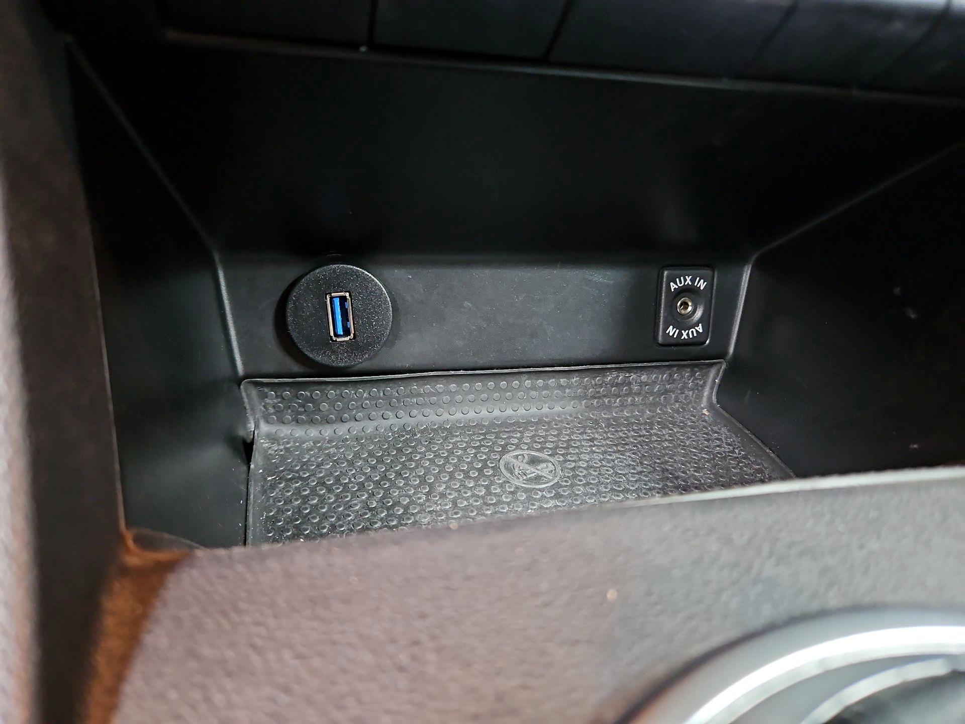 Thumbnail: 2015 Volkswagen Beetle - 17