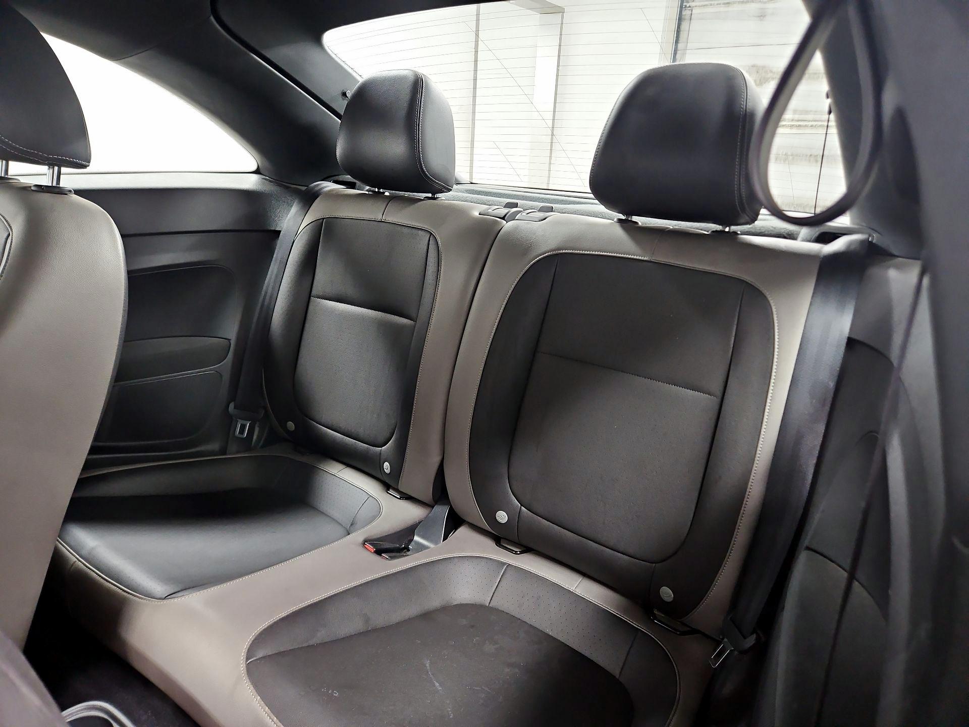 Thumbnail: 2015 Volkswagen Beetle - 18