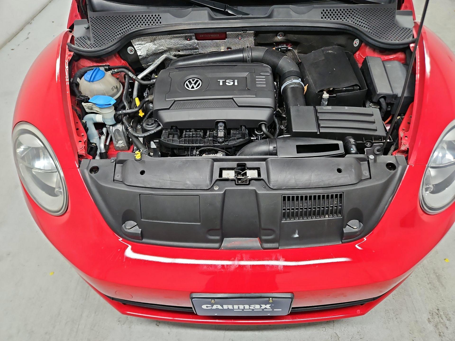 Thumbnail: 2015 Volkswagen Beetle - 20