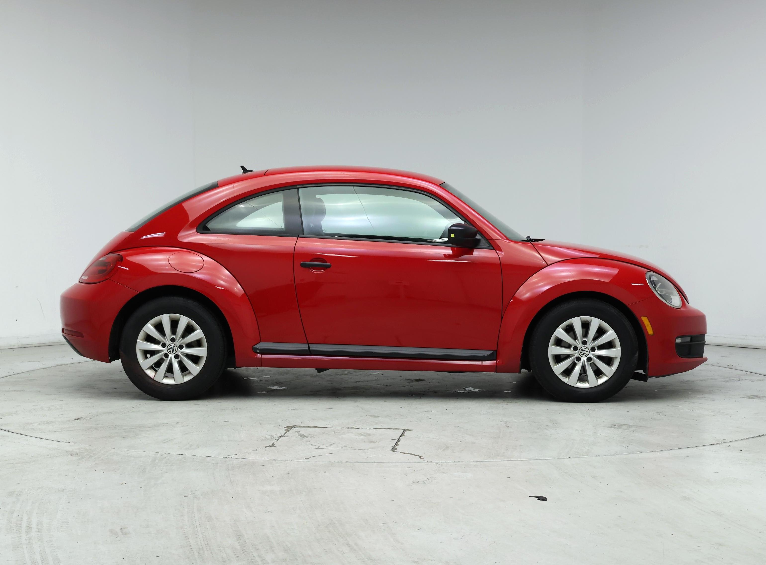 Thumbnail: 2015 Volkswagen Beetle - 7
