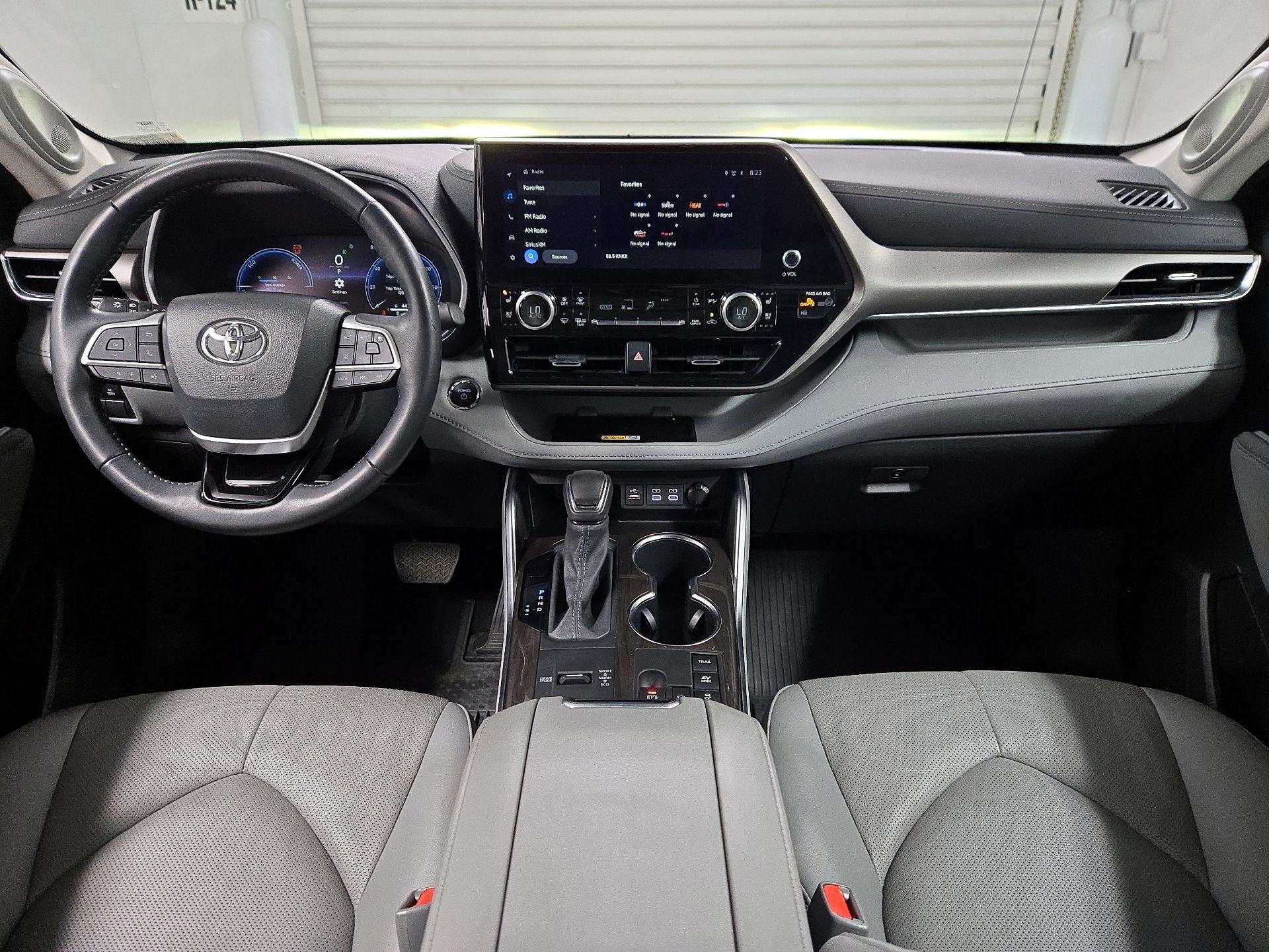 Thumbnail: 2023 Toyota Highlander - 9