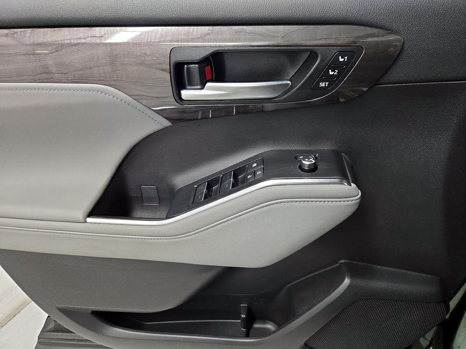 2023 Toyota Highlander Limited - Photo 13