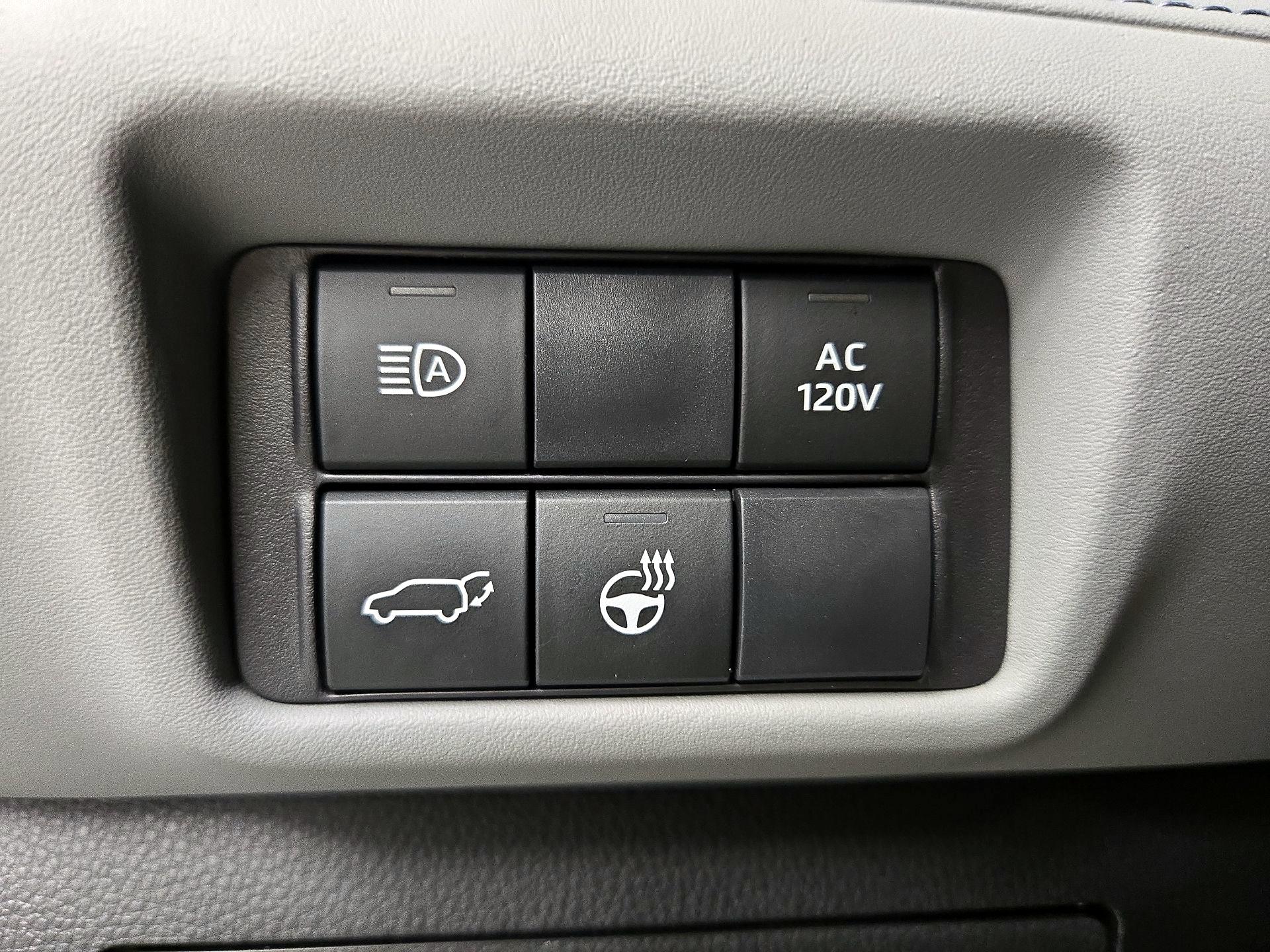 Thumbnail: 2023 Toyota Highlander - 13