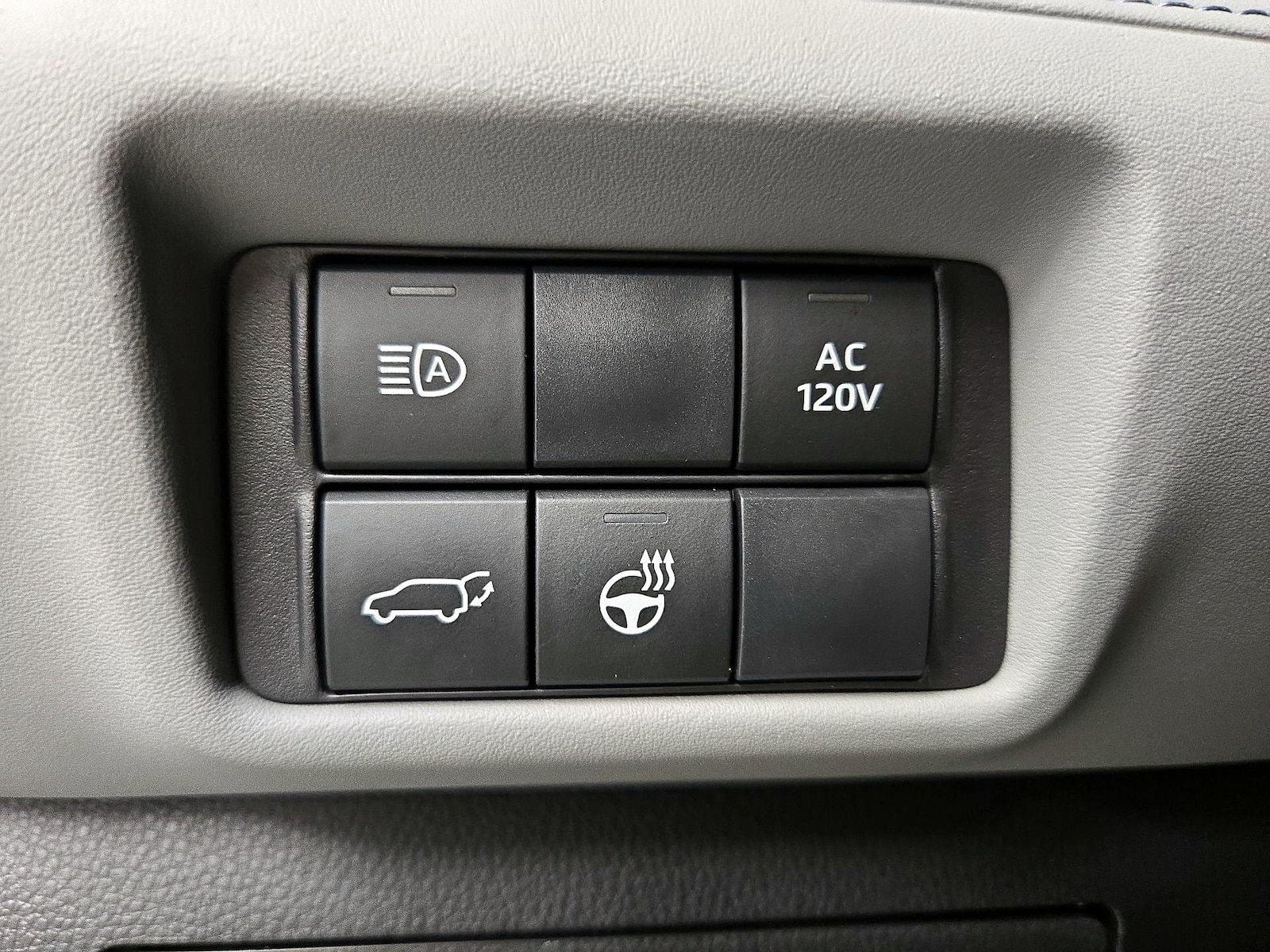 2023 Toyota Highlander Limited - Photo 14