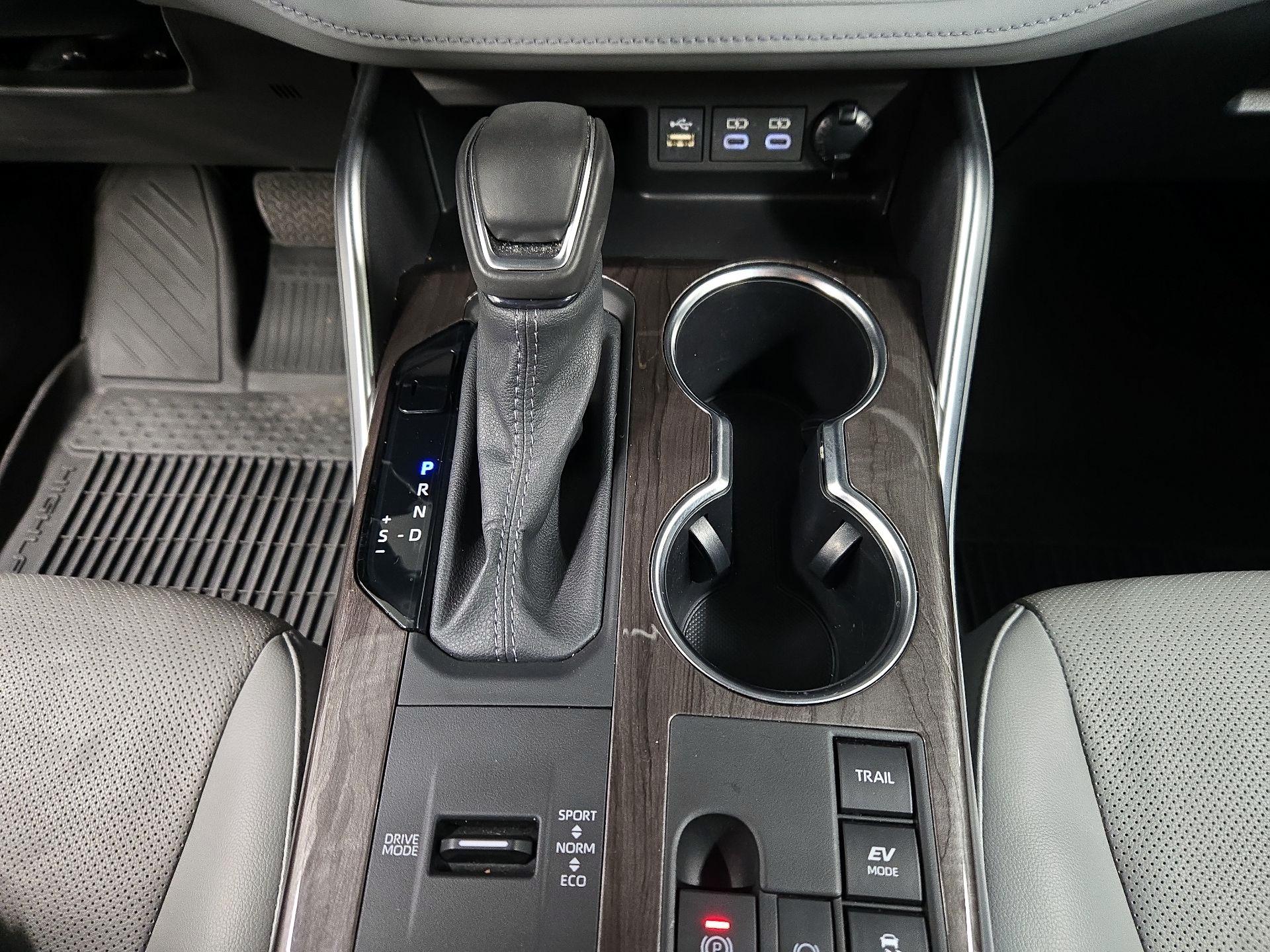 Thumbnail: 2023 Toyota Highlander - 17