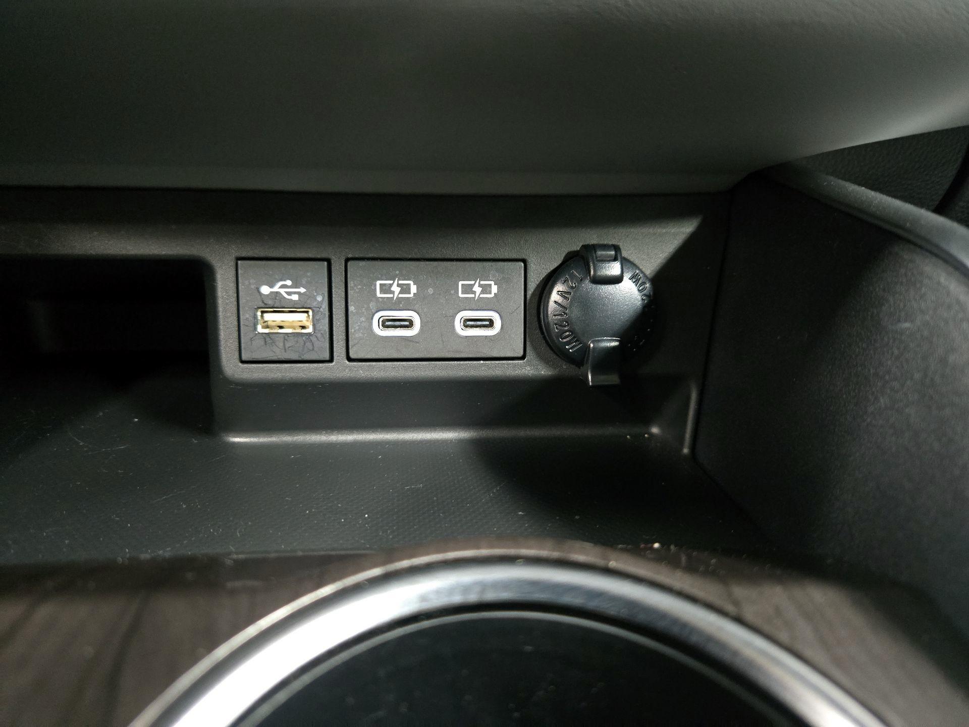 Thumbnail: 2023 Toyota Highlander - 18