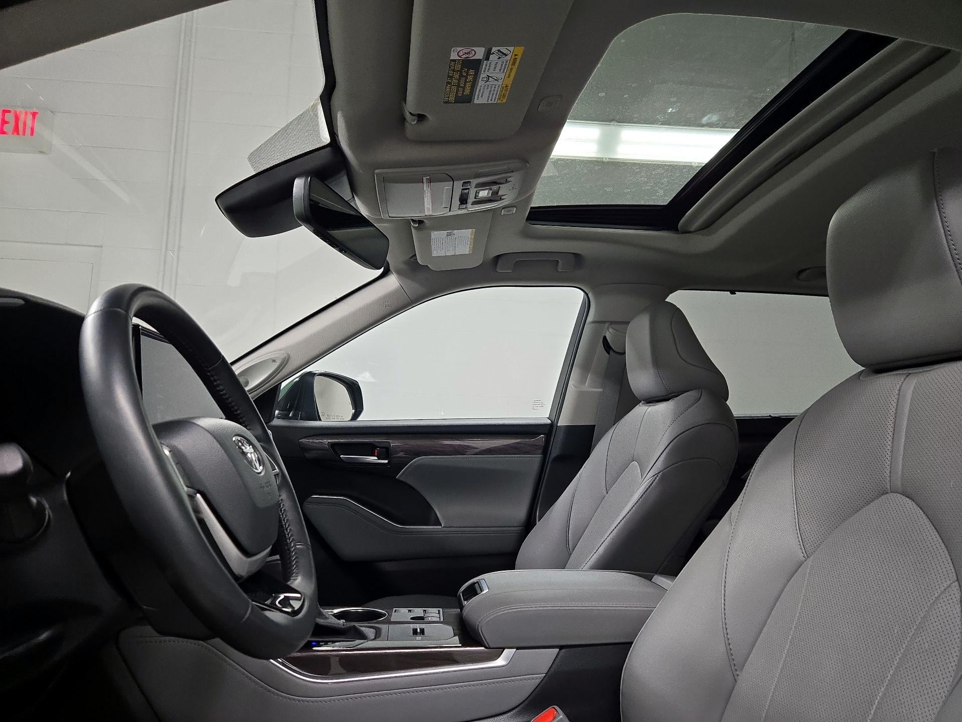 Thumbnail: 2023 Toyota Highlander - 19