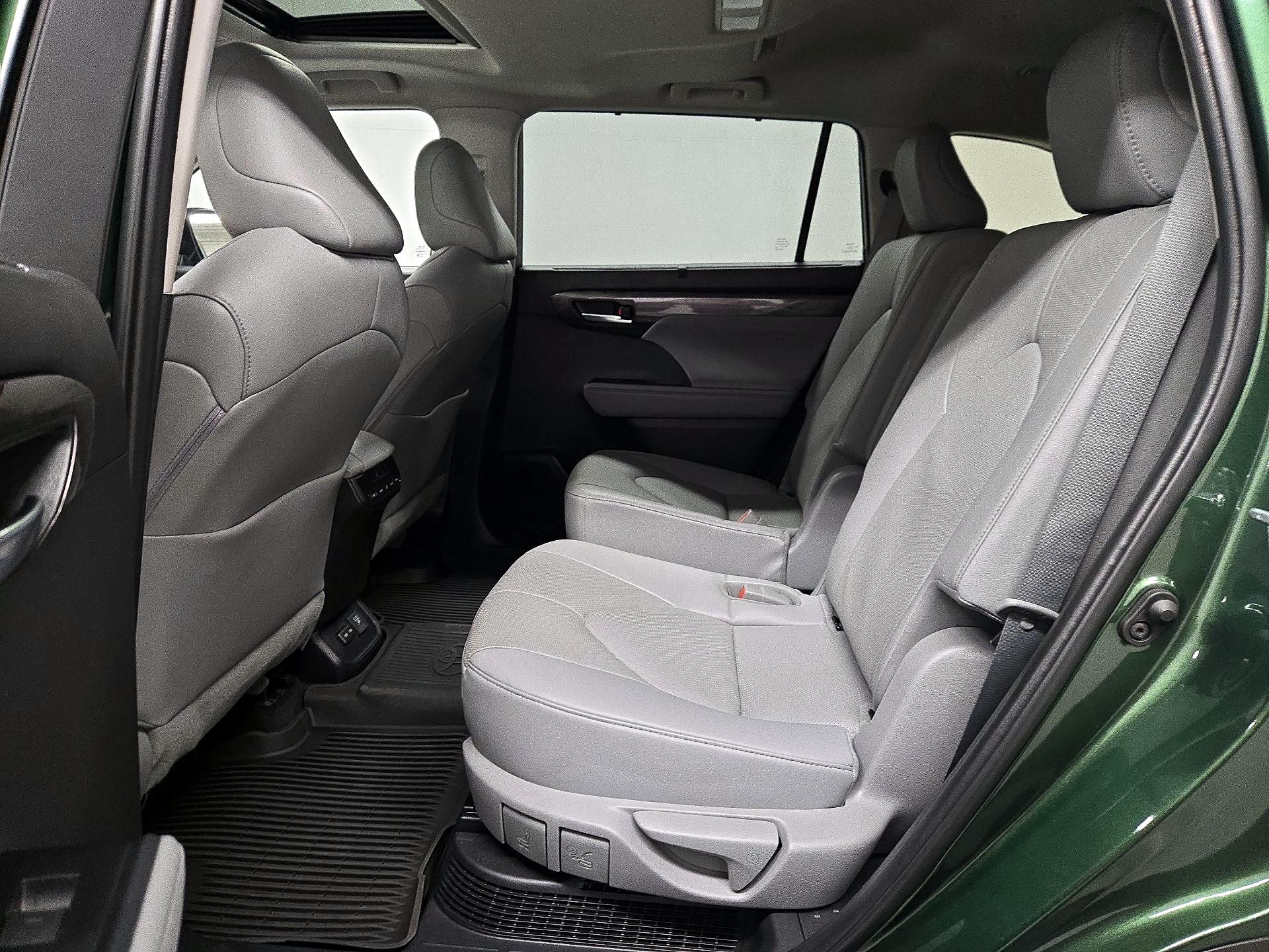 Thumbnail: 2023 Toyota Highlander - 20