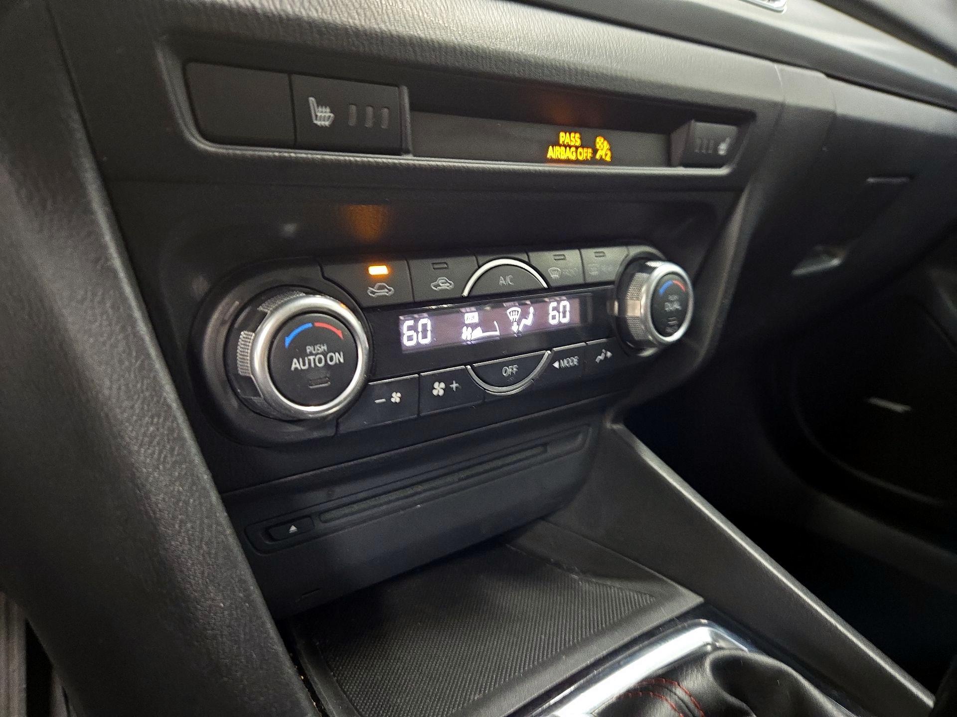 Thumbnail: 2015 Mazda Mazda3 - 17