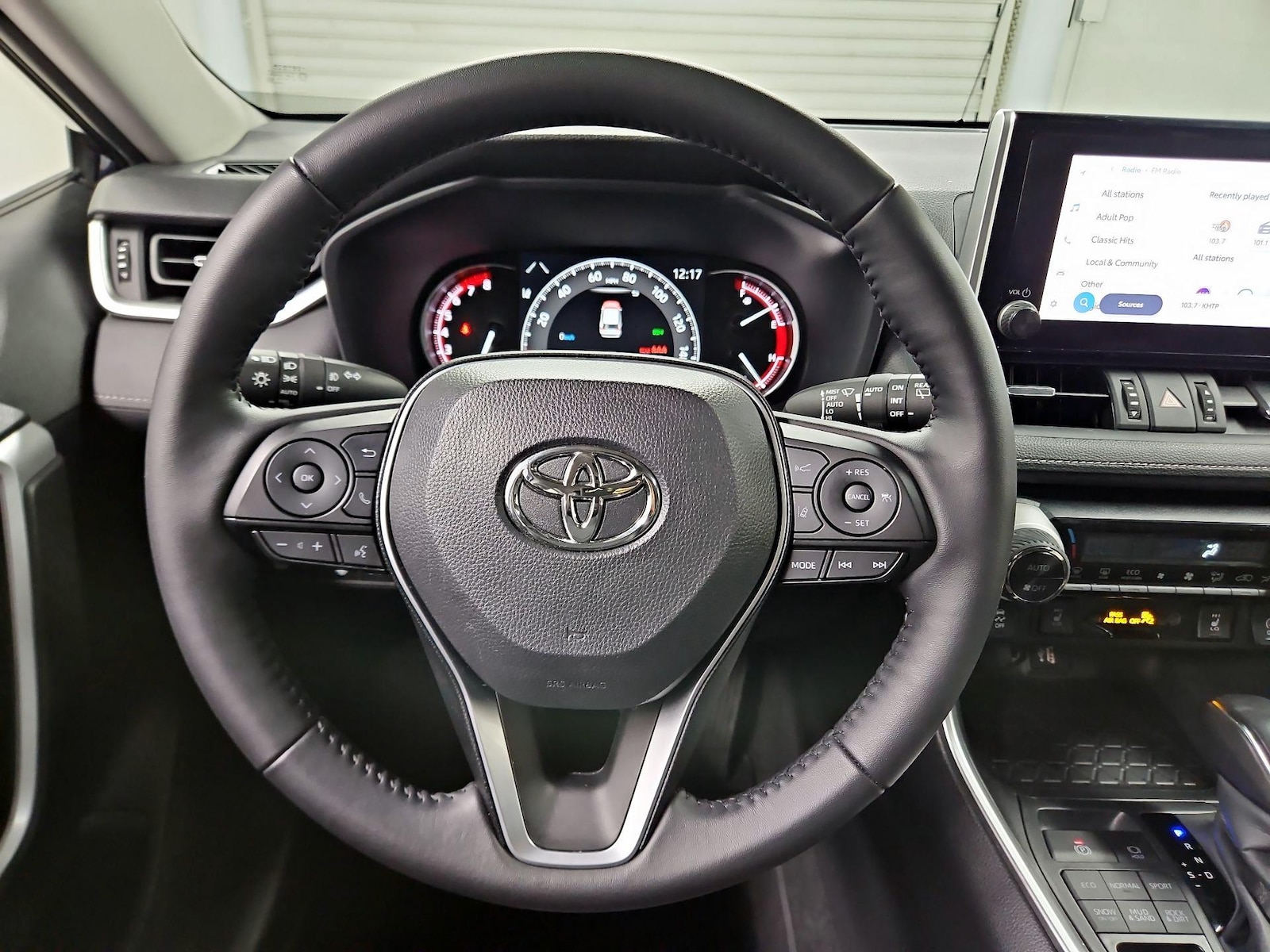 2025 Toyota RAV4 XLE Premium - Photo 11