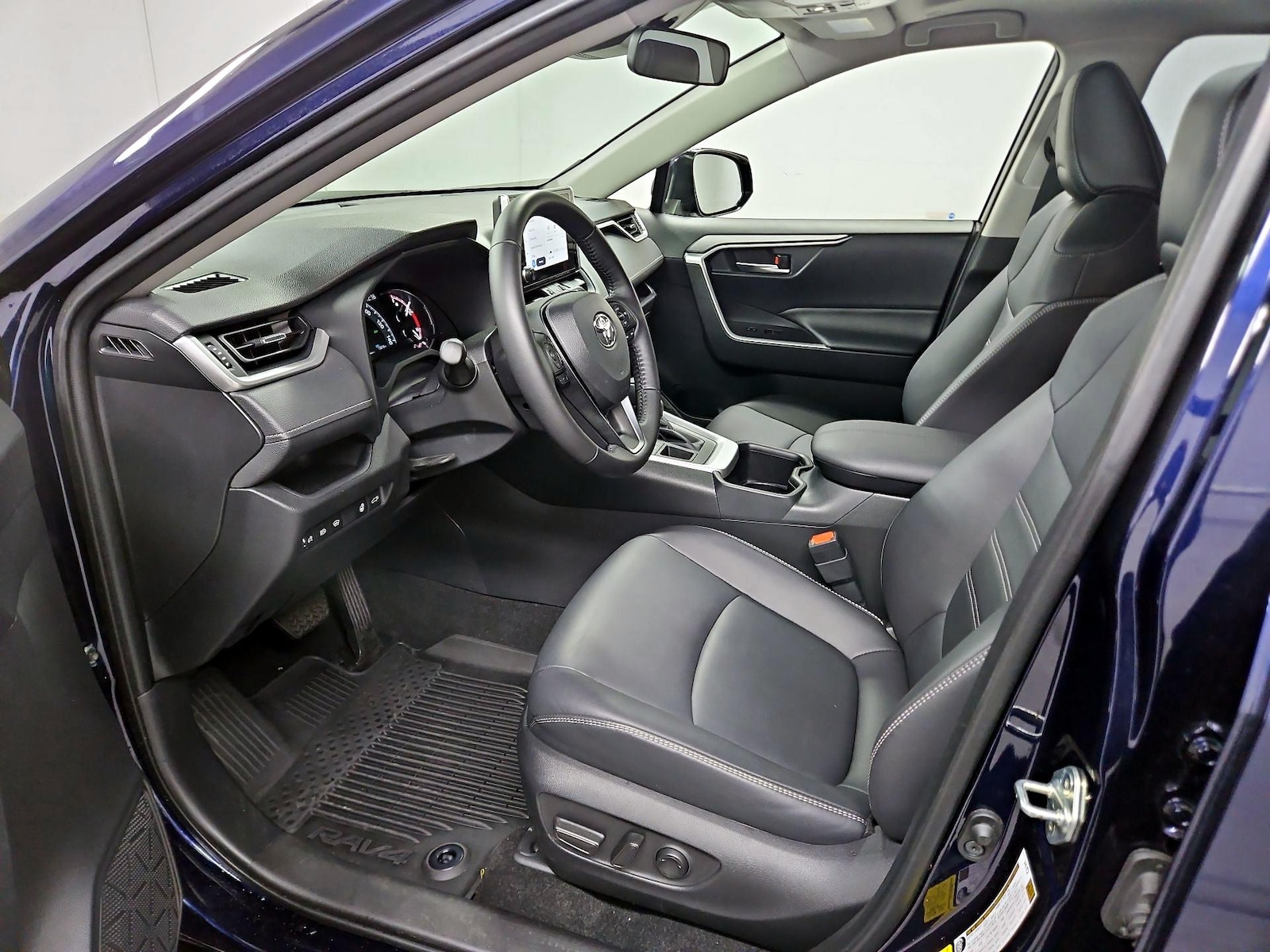 2025 Toyota RAV4 XLE Premium - Photo 12