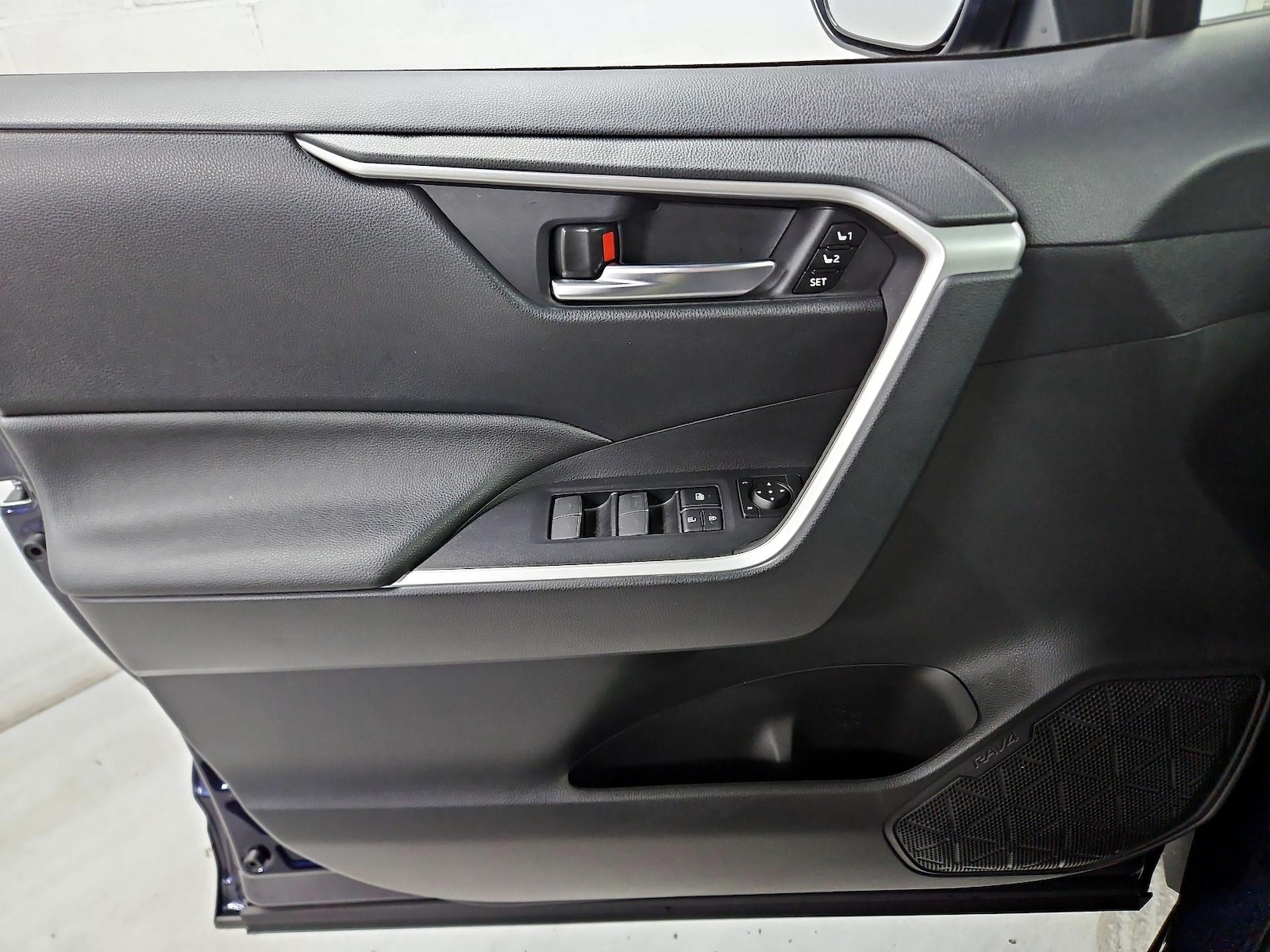 2025 Toyota RAV4 XLE Premium - Photo 13