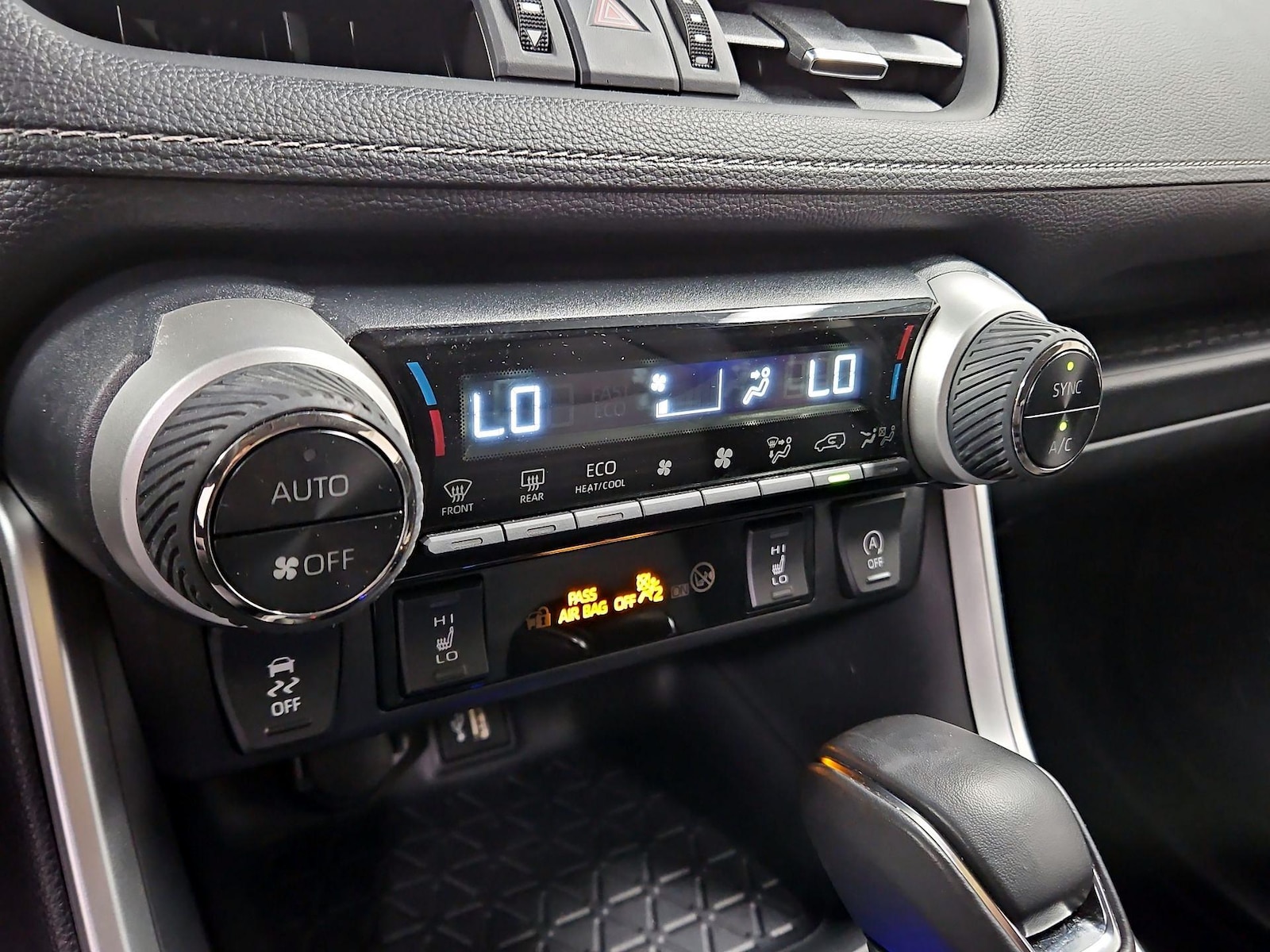 2025 Toyota RAV4 XLE Premium - Photo 17