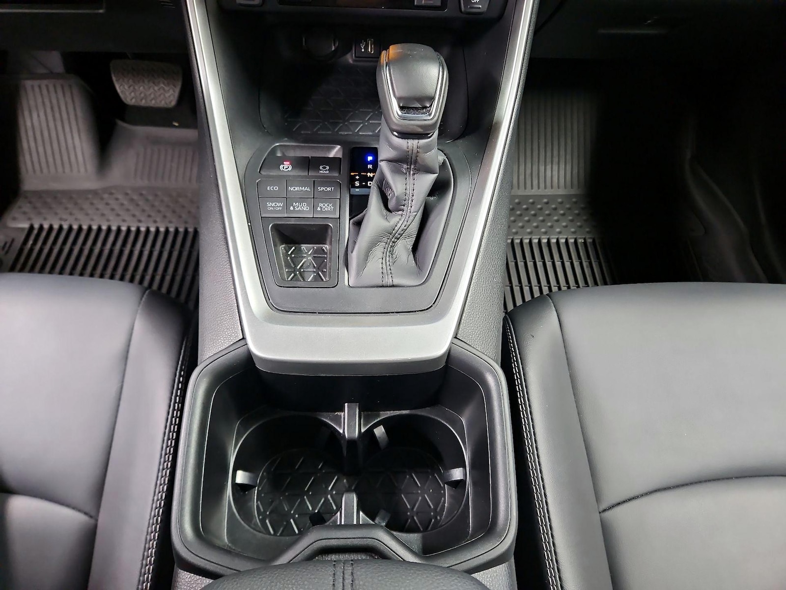 2025 Toyota RAV4 XLE Premium - Photo 18