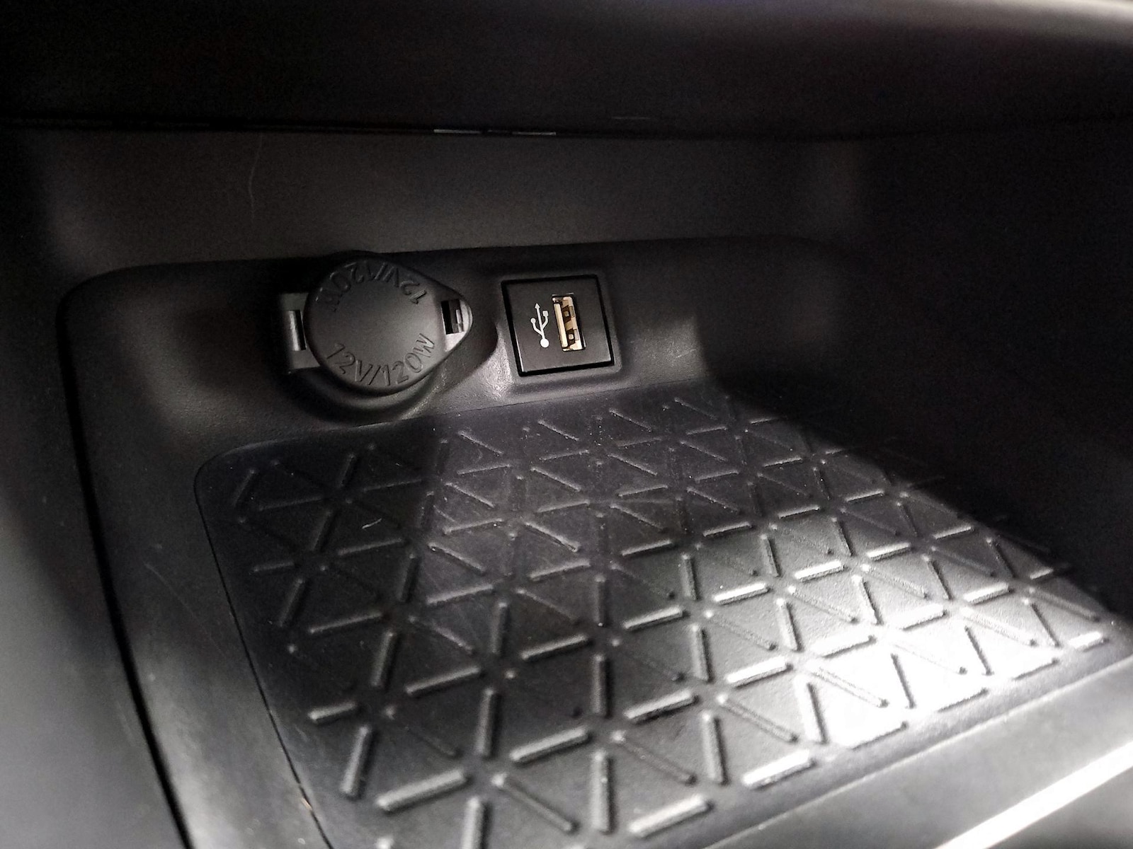 2025 Toyota RAV4 XLE Premium - Photo 19