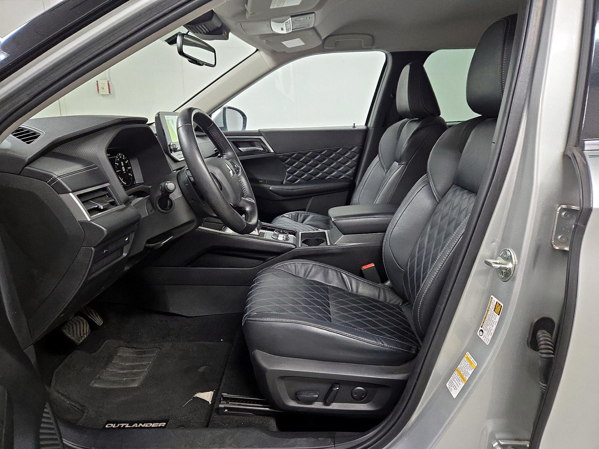 Thumbnail: 2022 Mitsubishi Outlander - 11