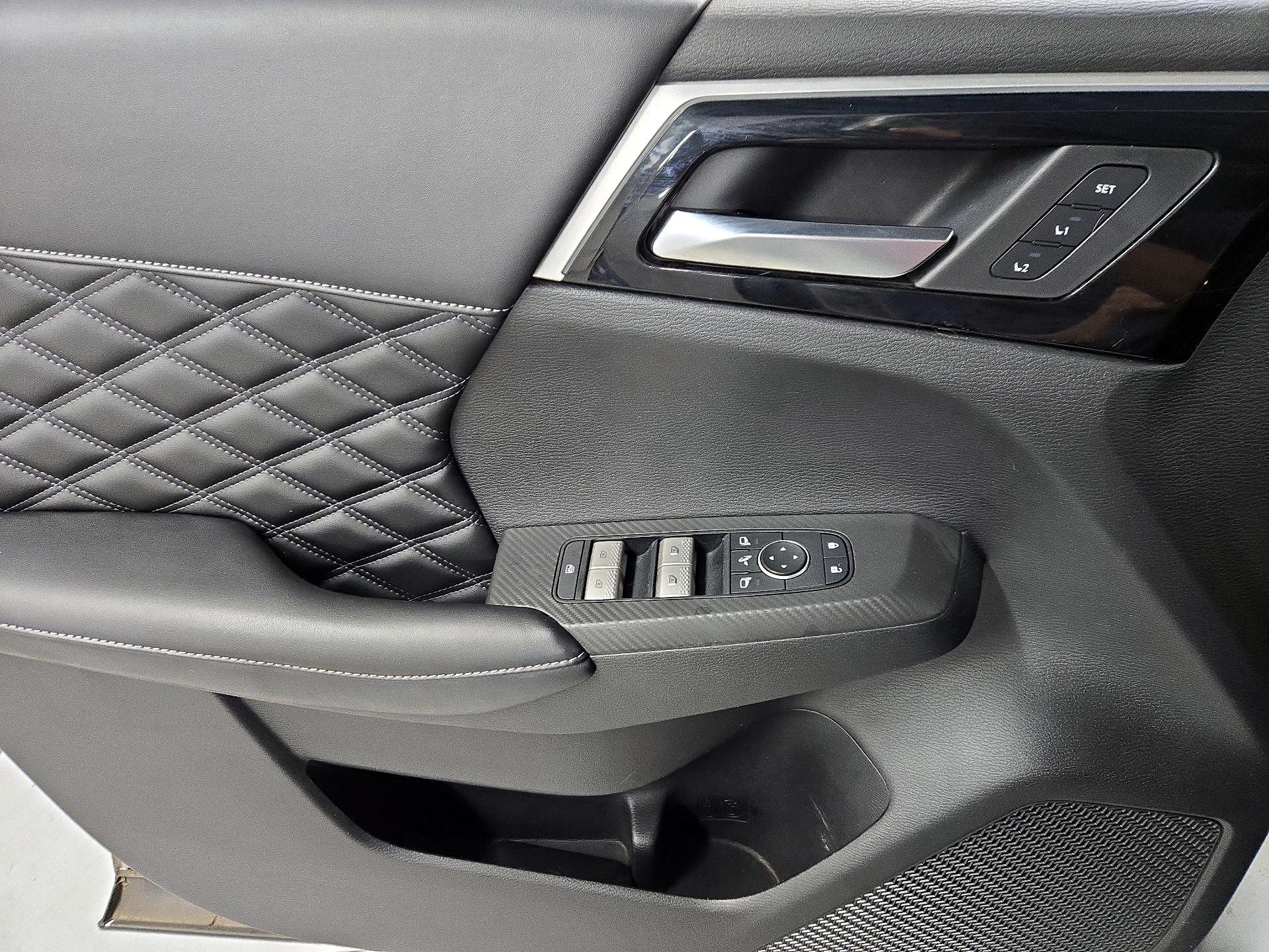 Thumbnail: 2022 Mitsubishi Outlander - 12