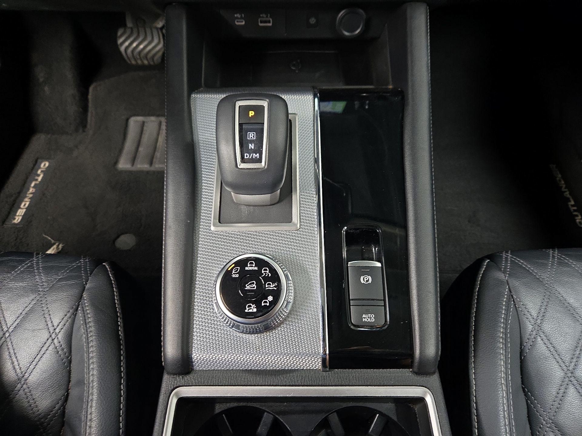 Thumbnail: 2022 Mitsubishi Outlander - 18