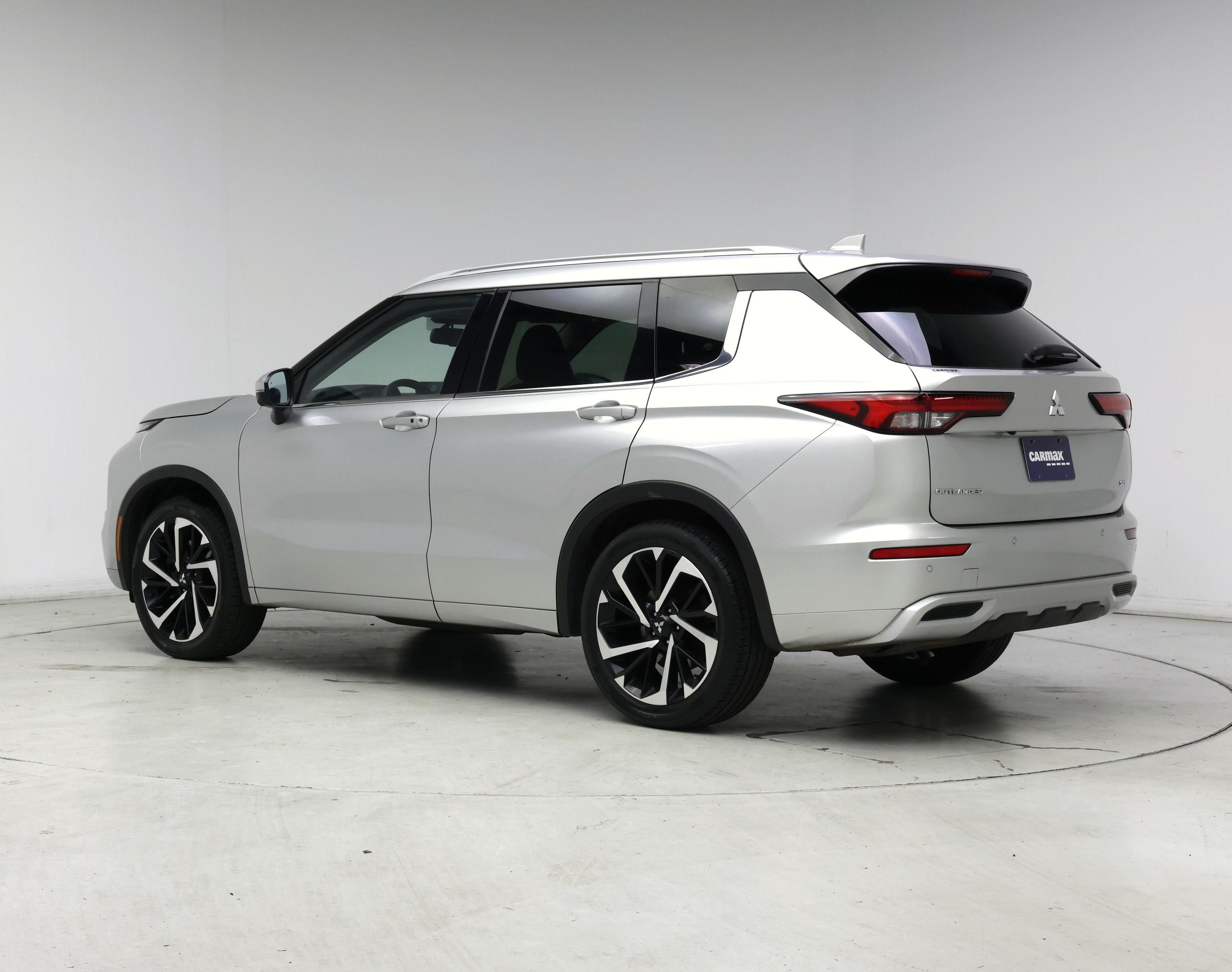 Thumbnail: 2022 Mitsubishi Outlander - 2