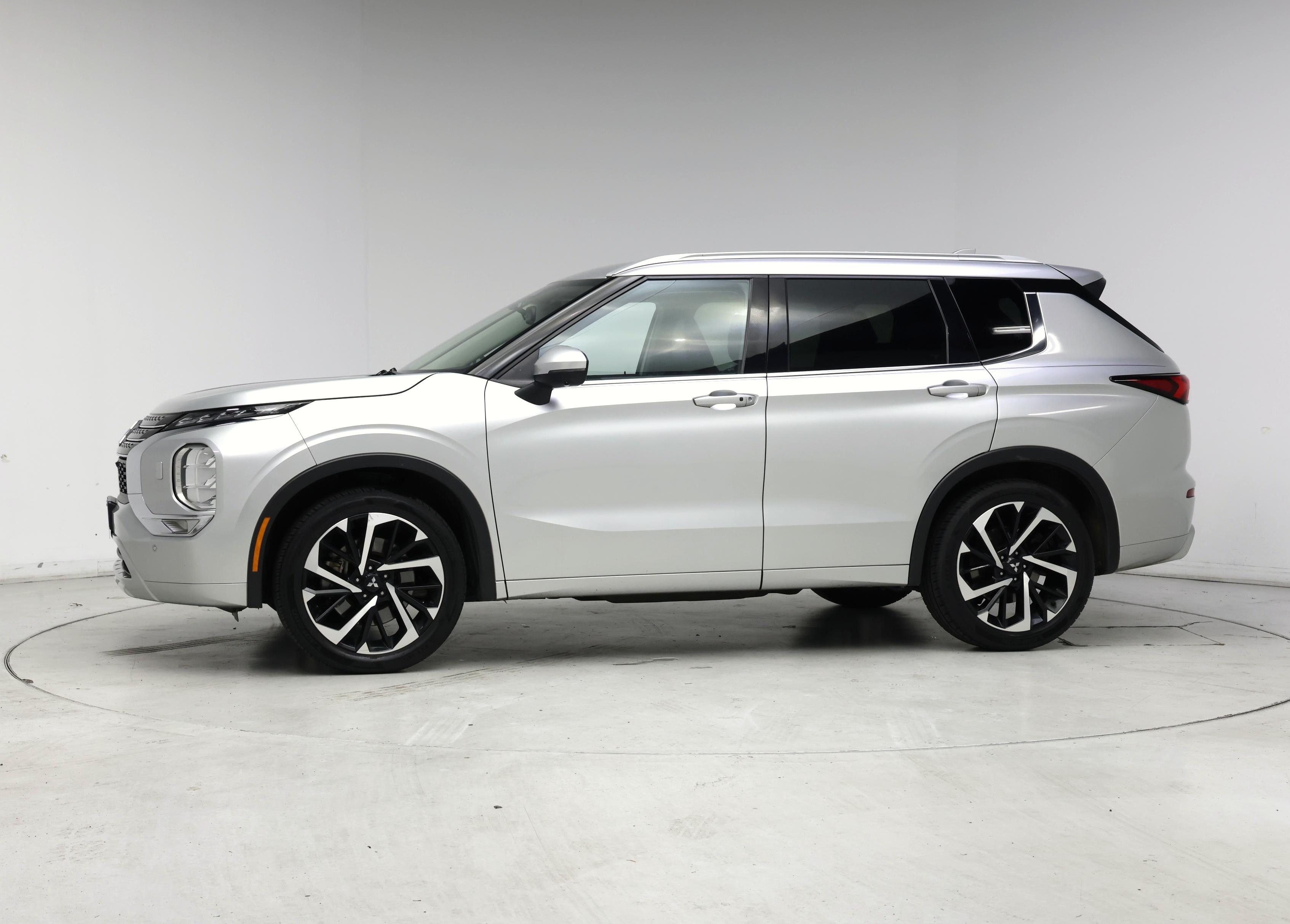 Thumbnail: 2022 Mitsubishi Outlander - 3