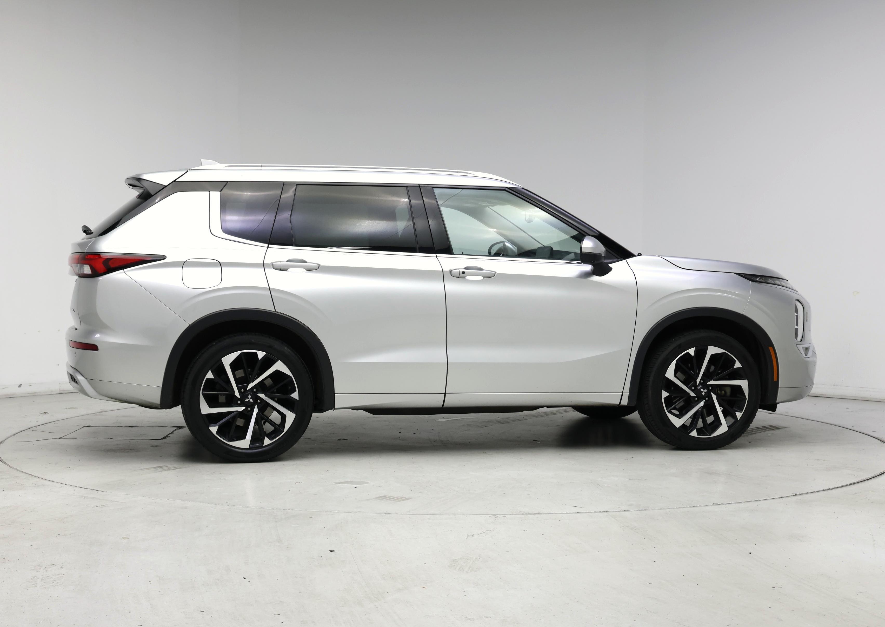 Thumbnail: 2022 Mitsubishi Outlander - 7