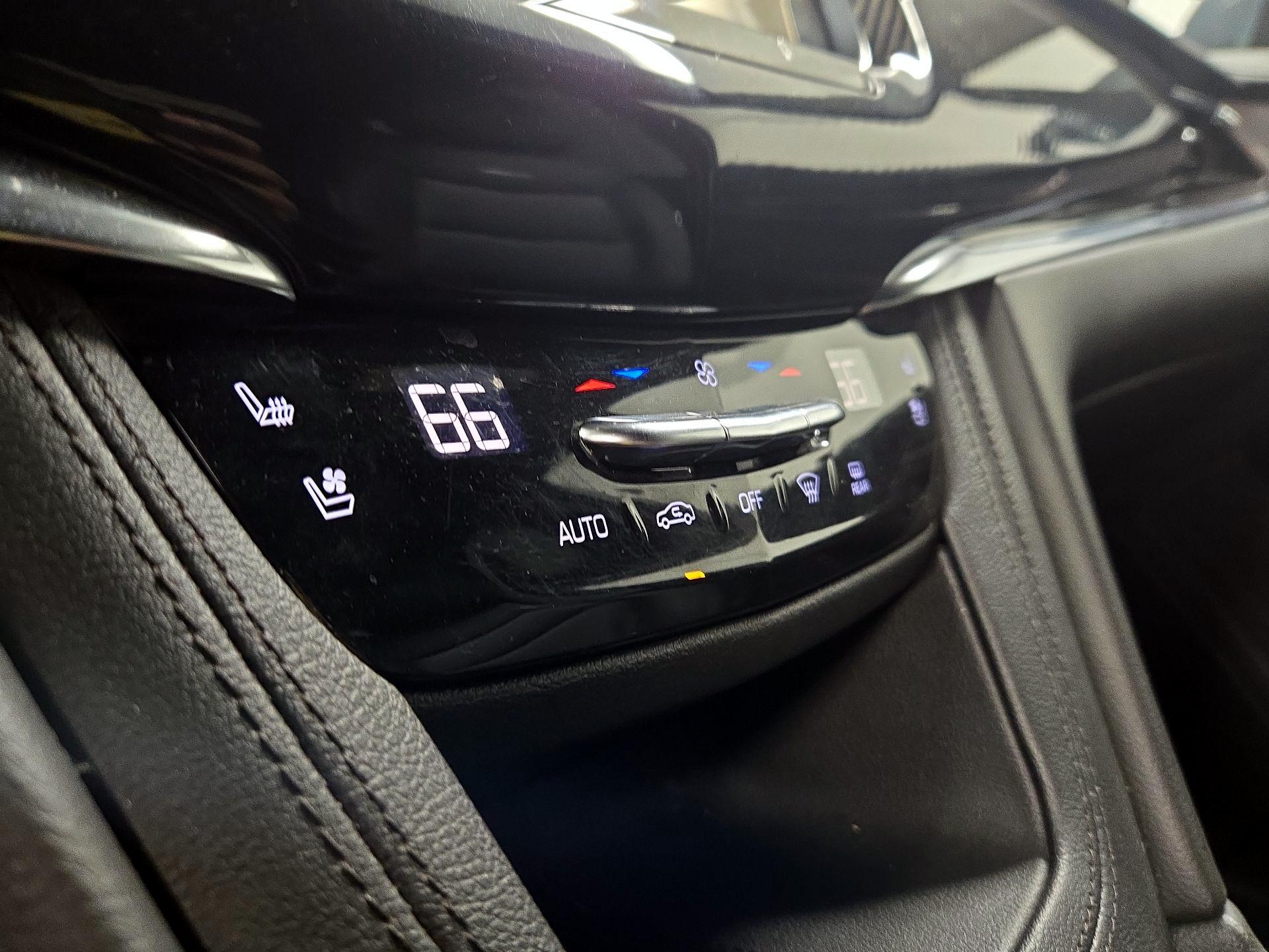 Thumbnail: 2020 Cadillac XT6 - 17