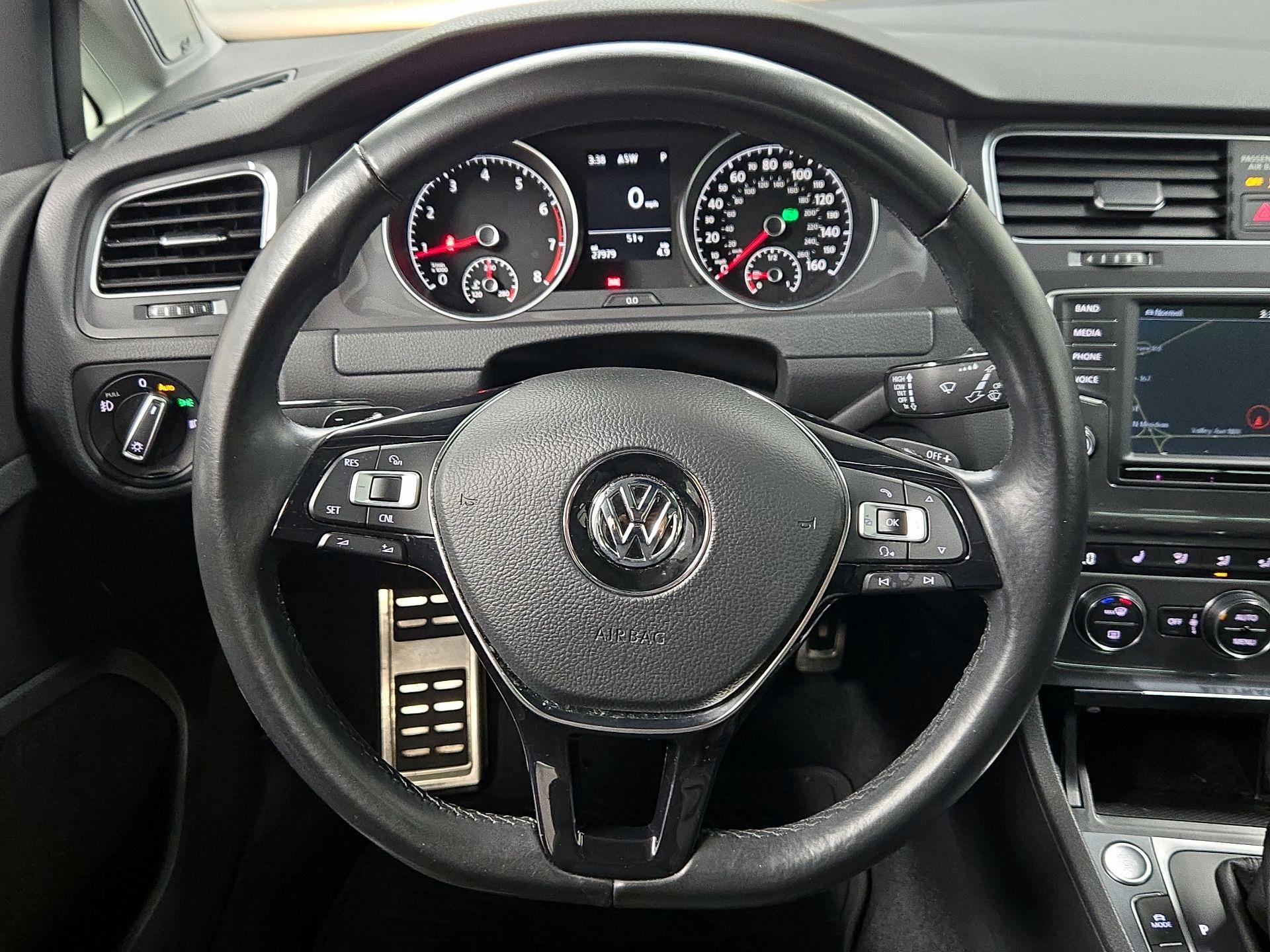 Thumbnail: 2017 Volkswagen Golf - 10