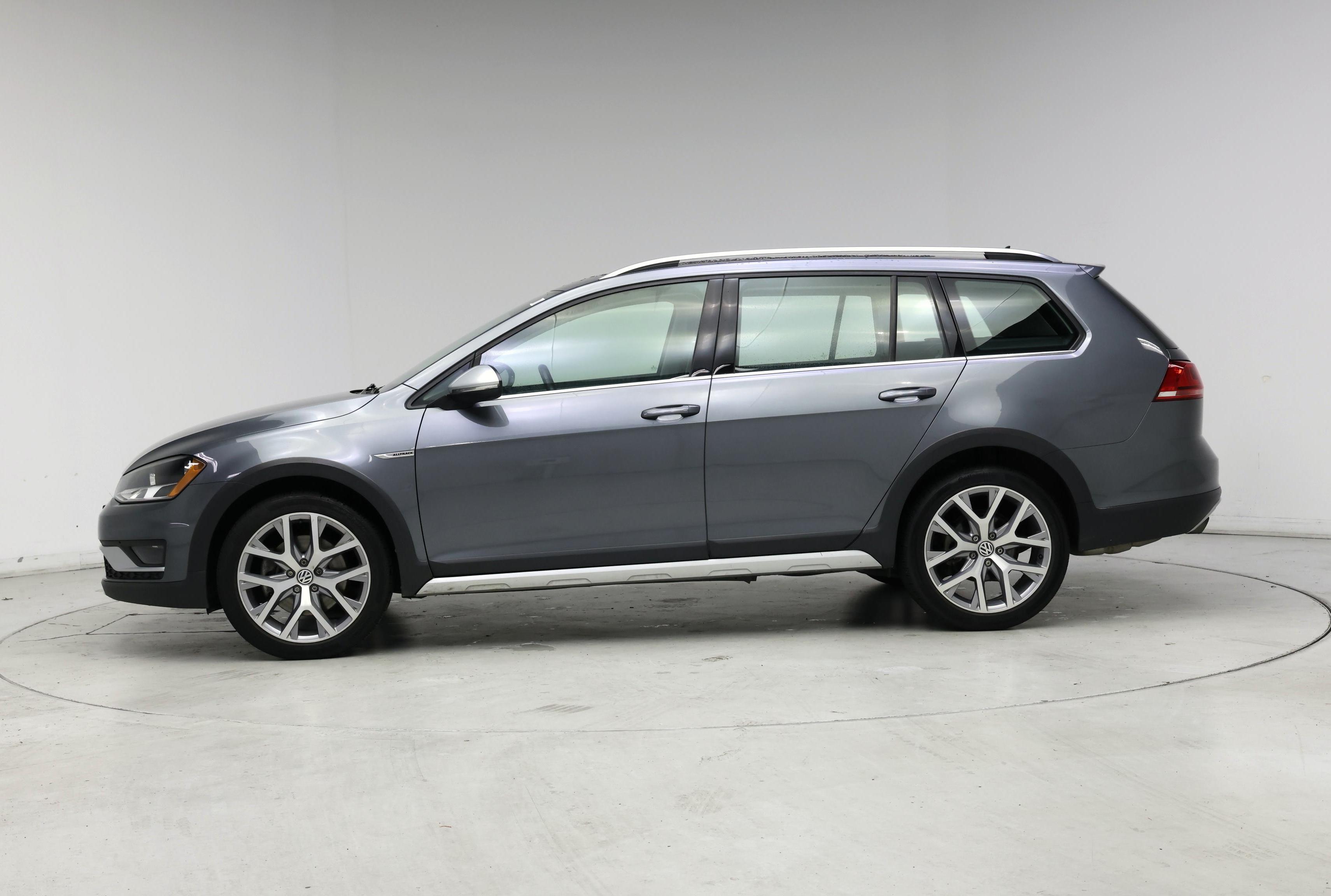 Thumbnail: 2017 Volkswagen Golf - 3