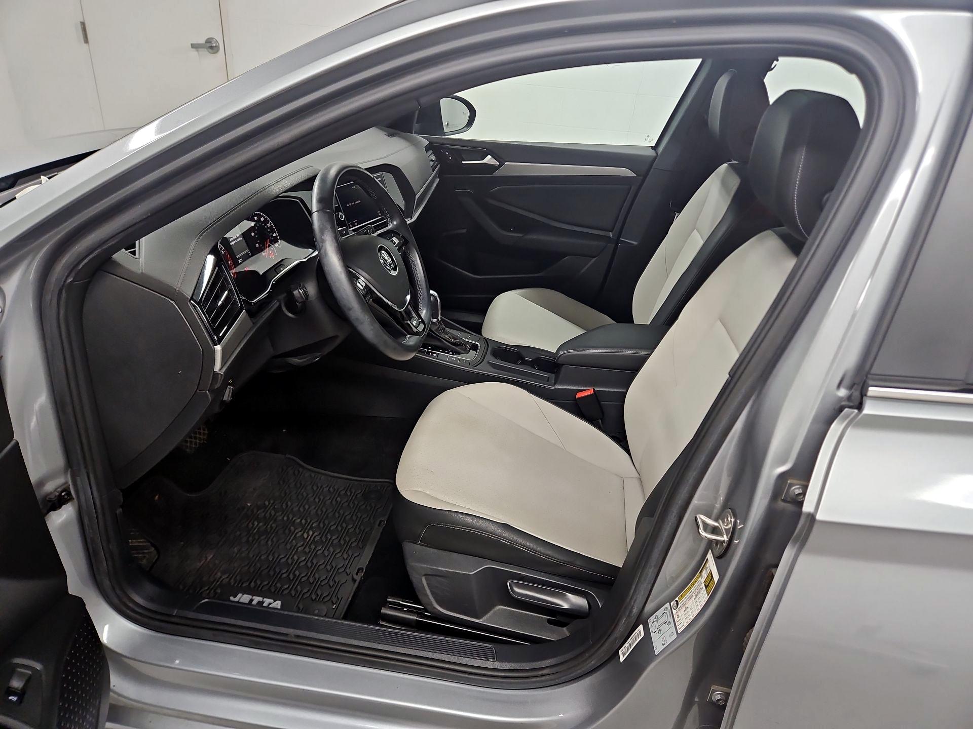 Thumbnail: 2019 Volkswagen Jetta - 11