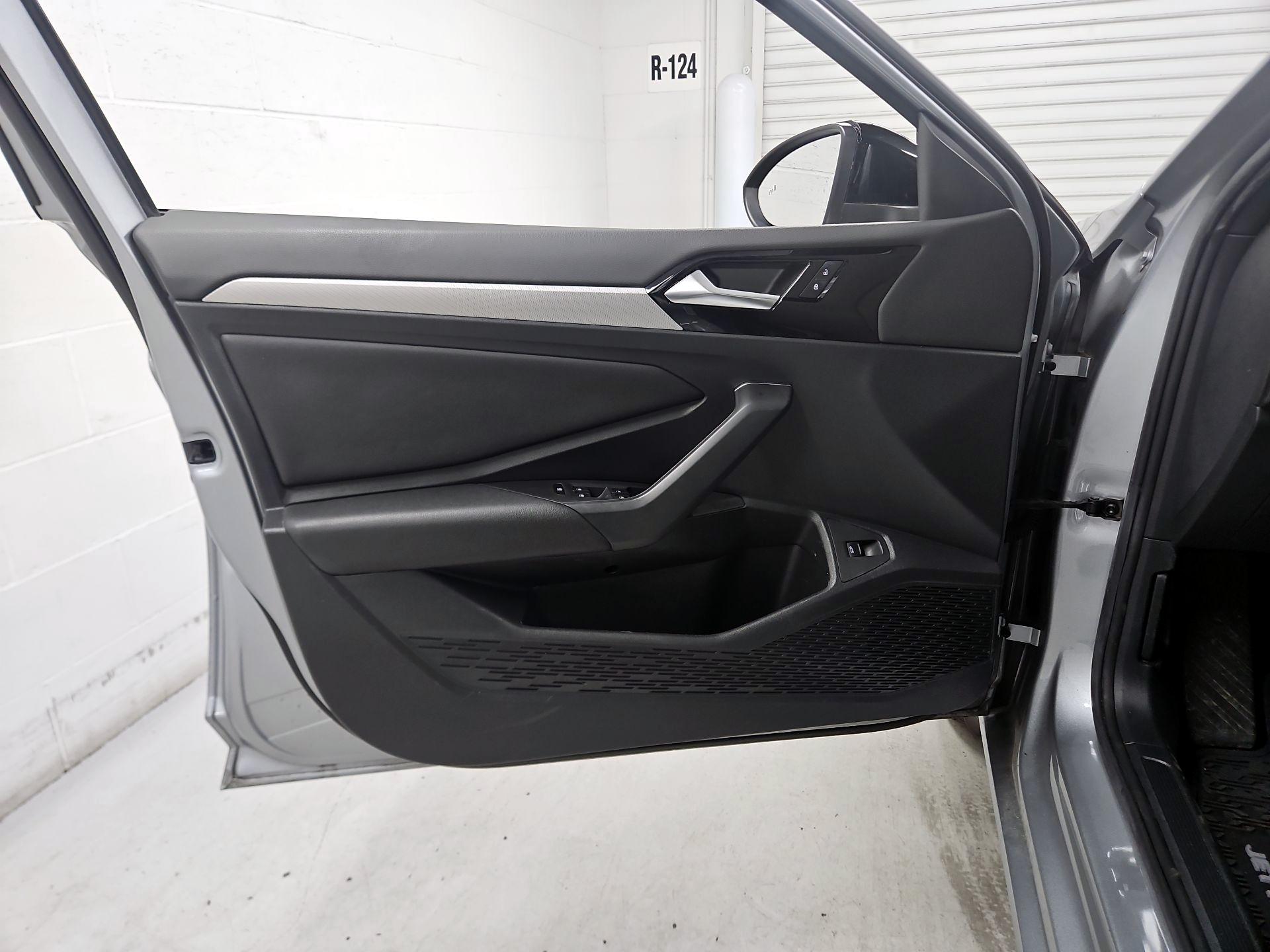 Thumbnail: 2019 Volkswagen Jetta - 12