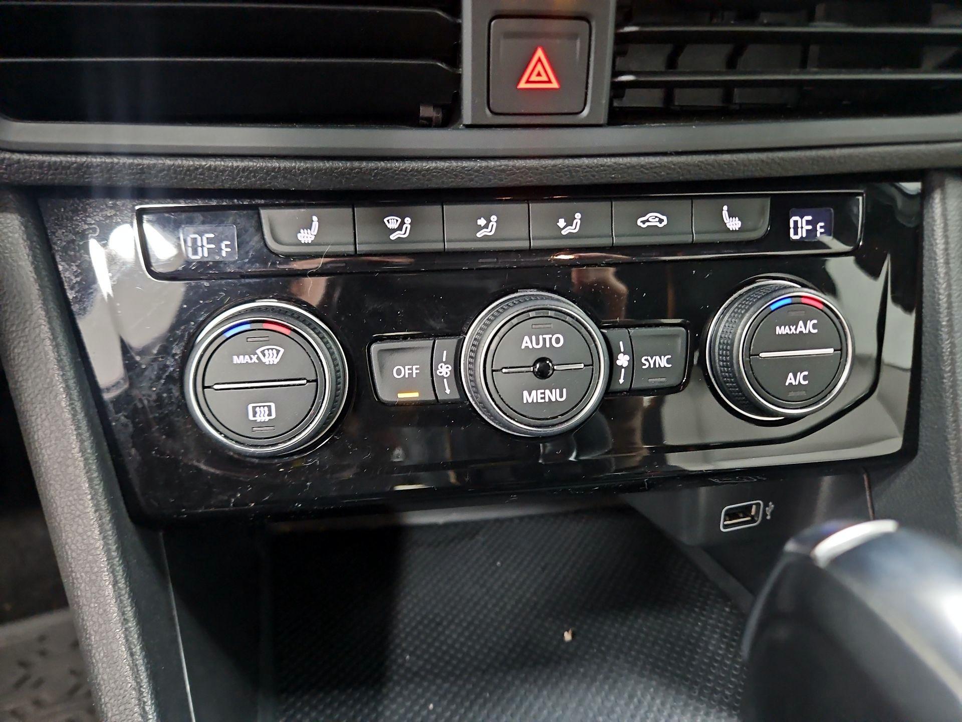 Thumbnail: 2019 Volkswagen Jetta - 16