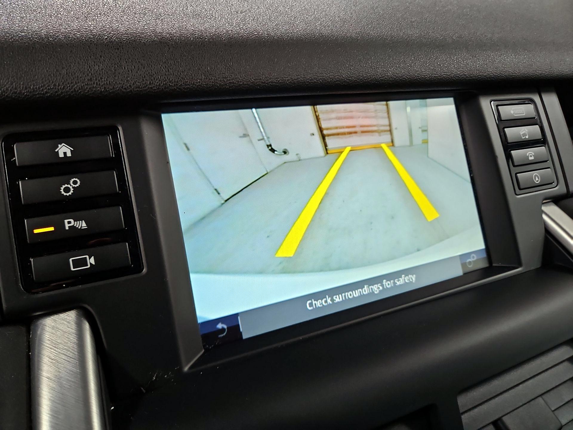 Thumbnail: 2018 Land Rover Discovery Sport - 14