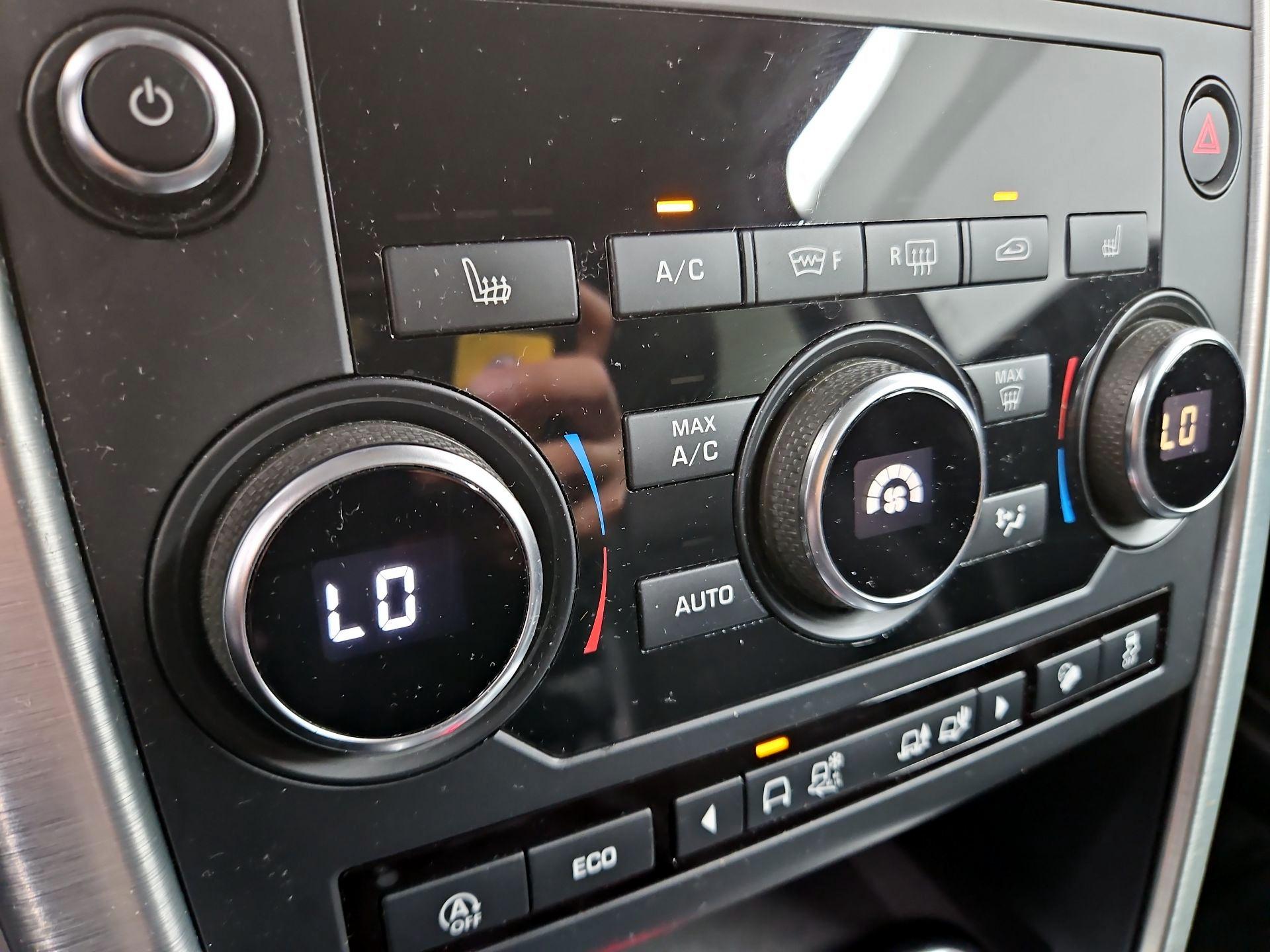 Thumbnail: 2018 Land Rover Discovery Sport - 16