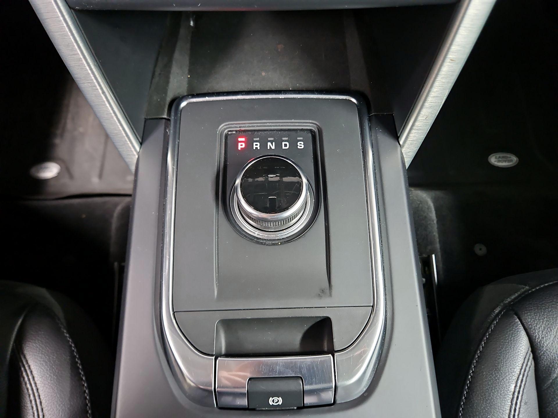 Thumbnail: 2018 Land Rover Discovery Sport - 17